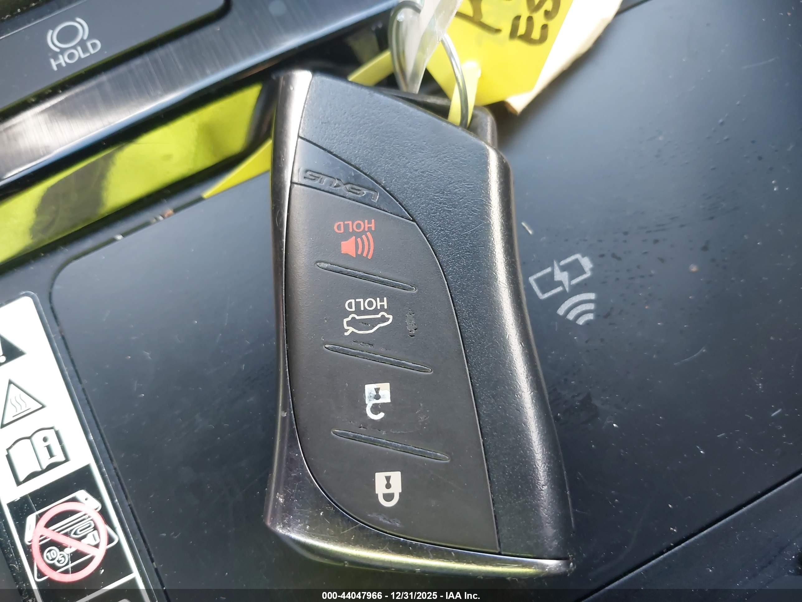LEXUS ES image 11
