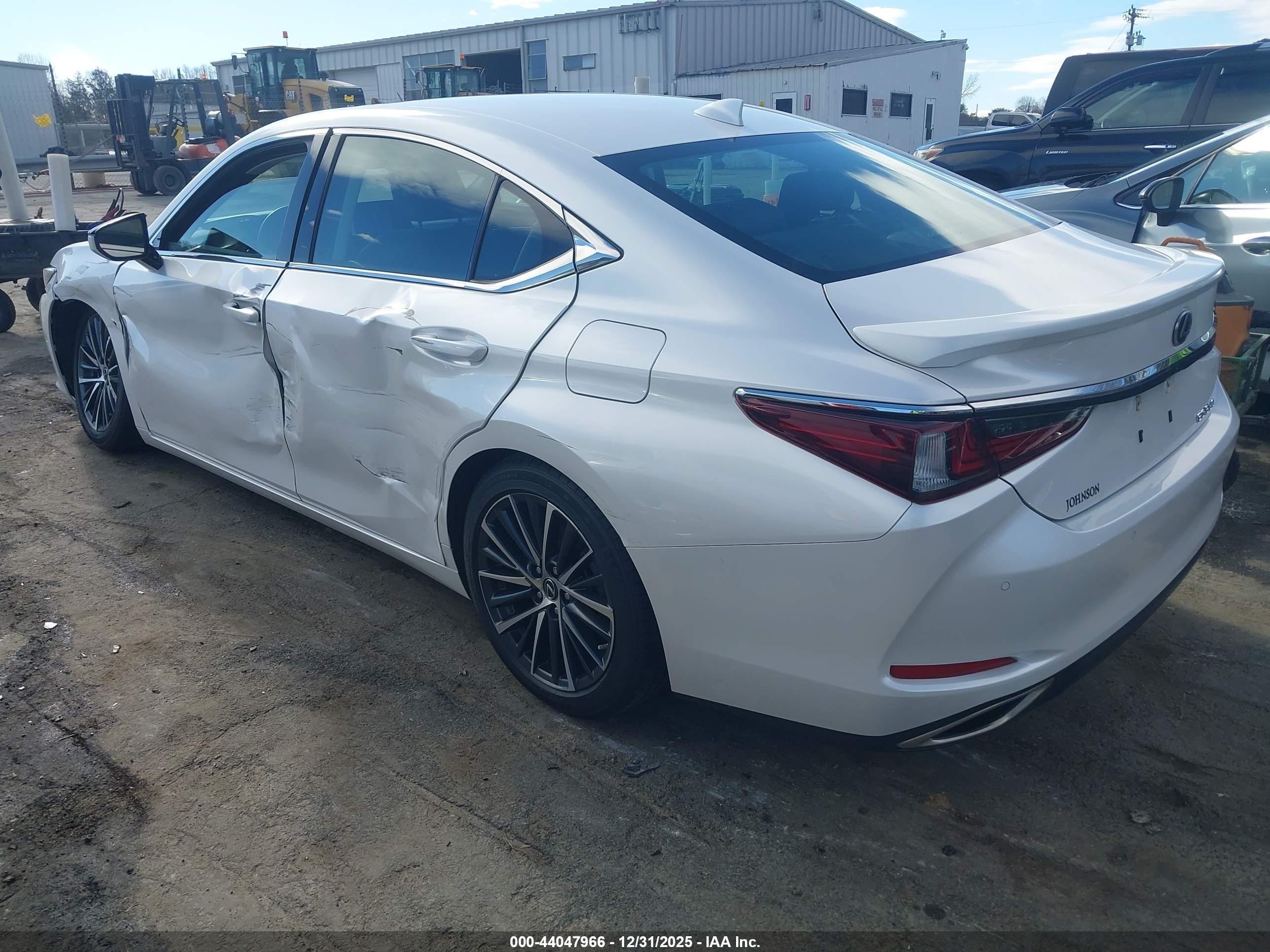 LEXUS ES image 3
