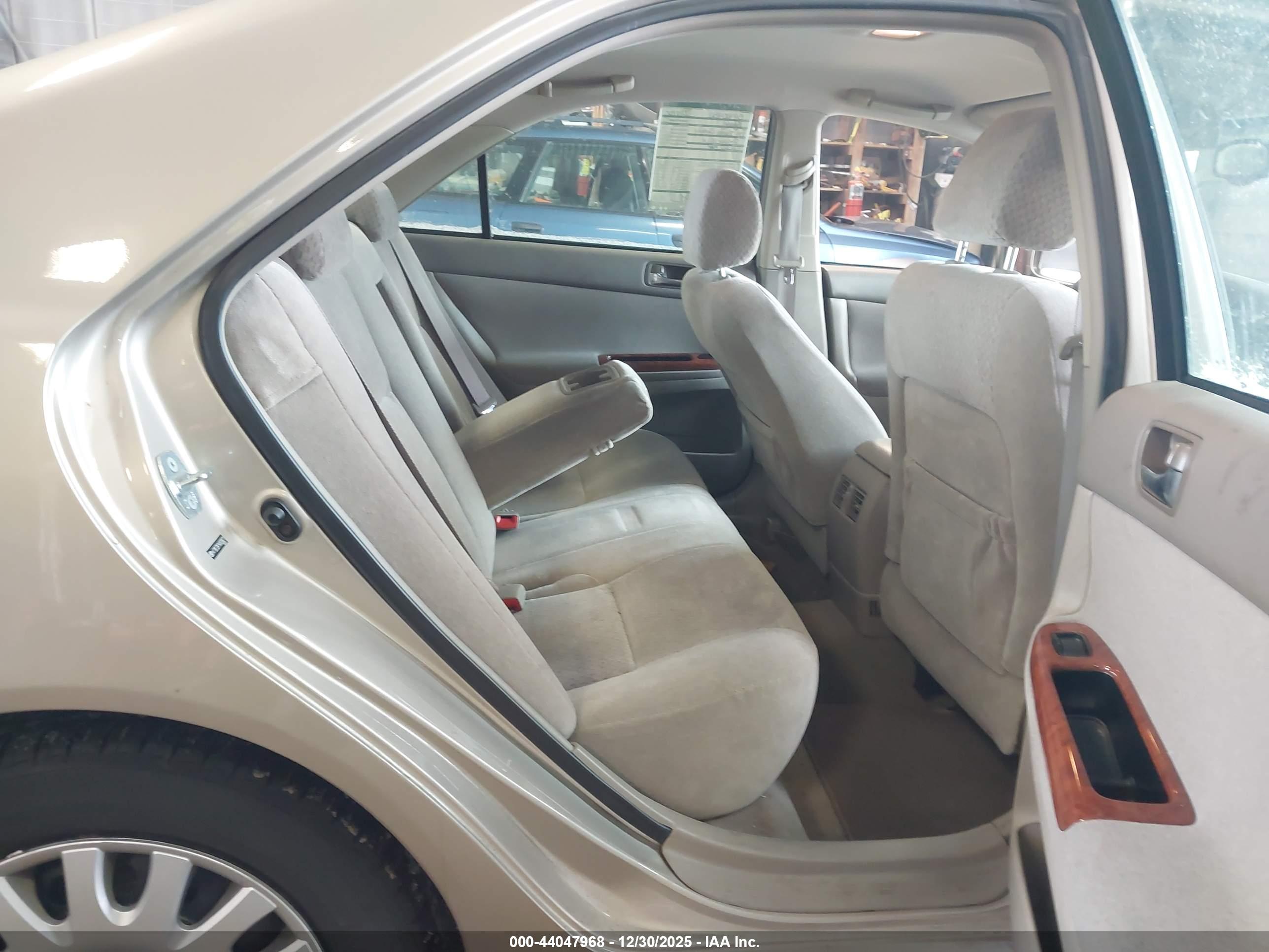 TOYOTA CAMRY image 8