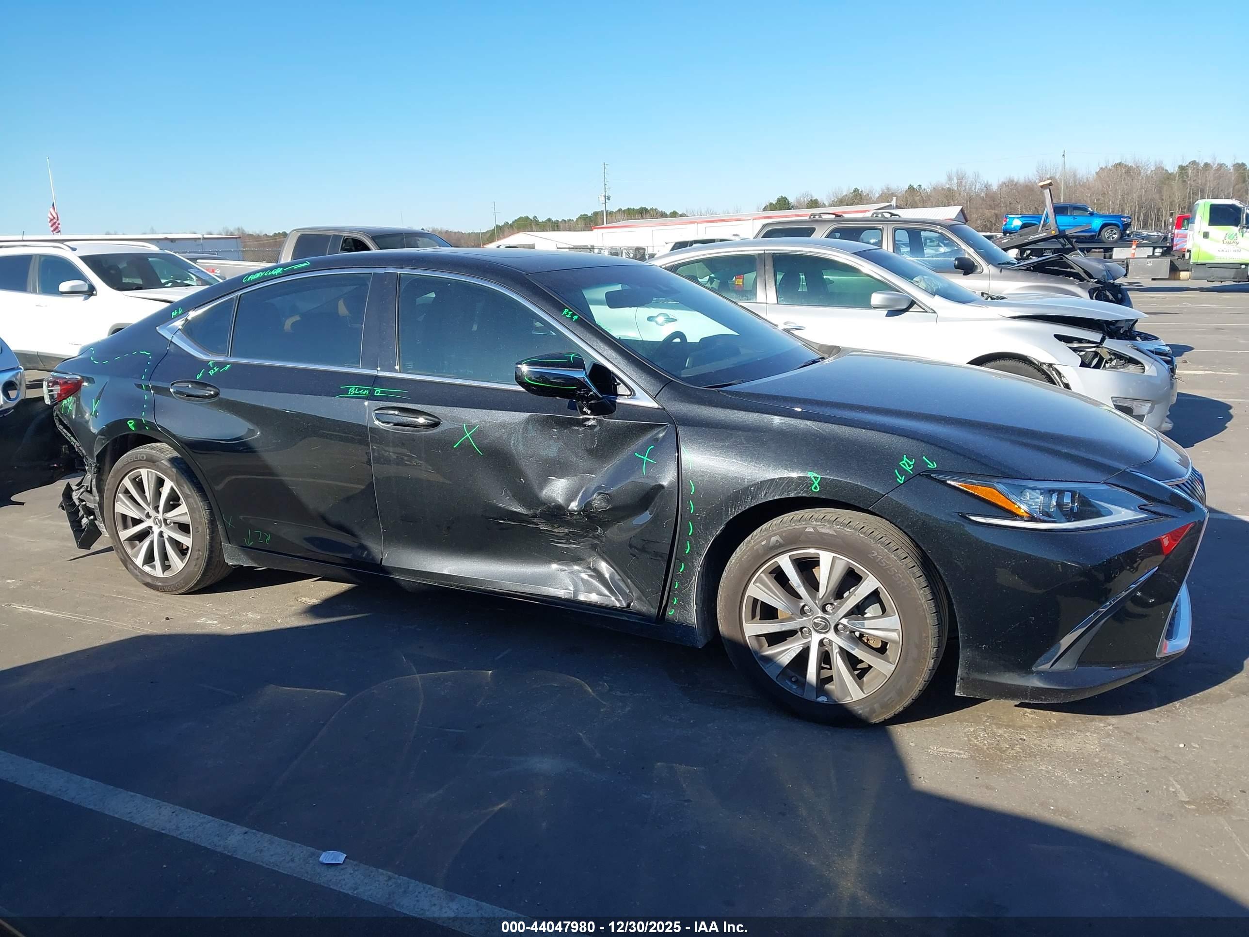 LEXUS ES image 6