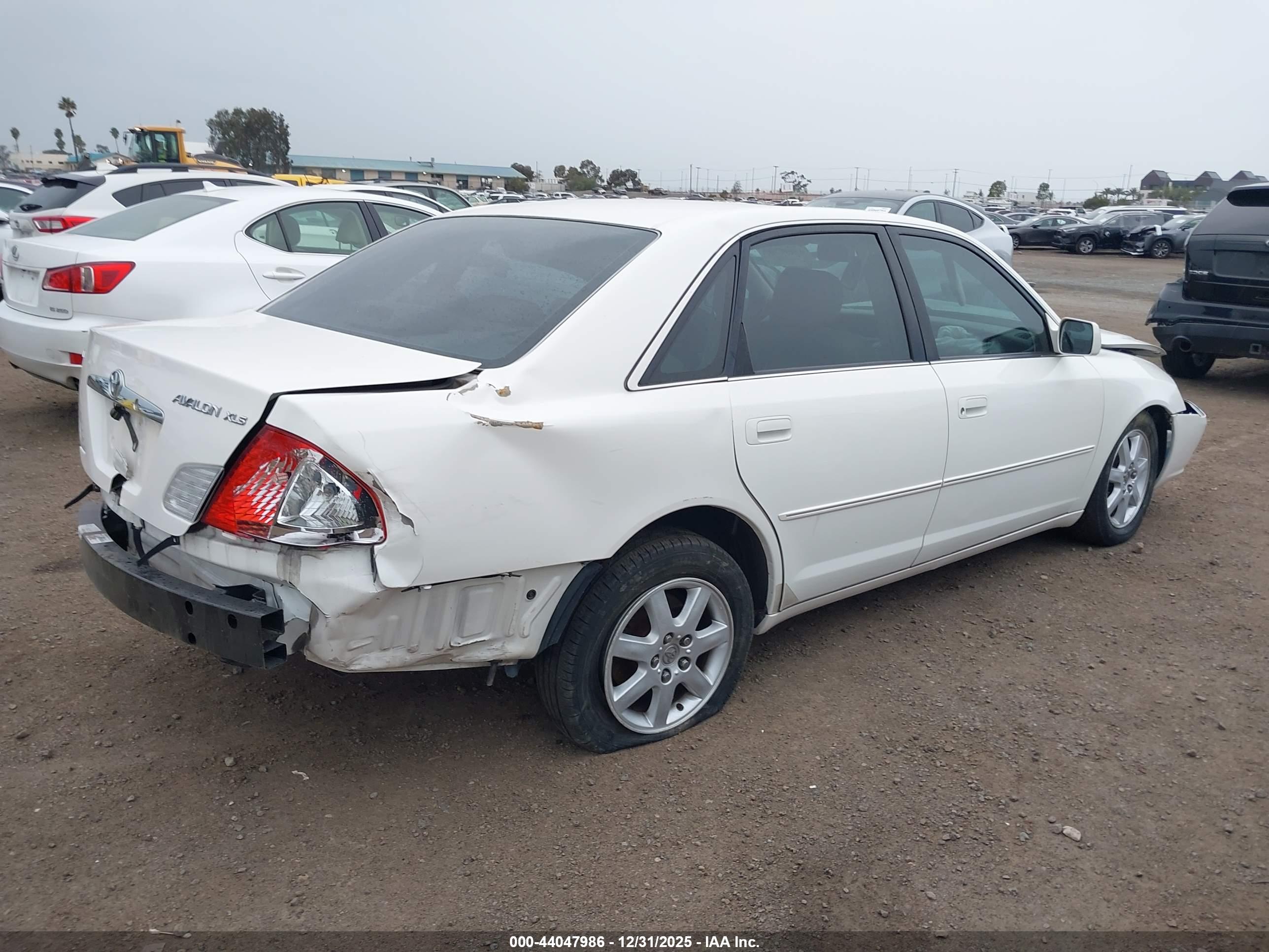 TOYOTA AVALON image 4