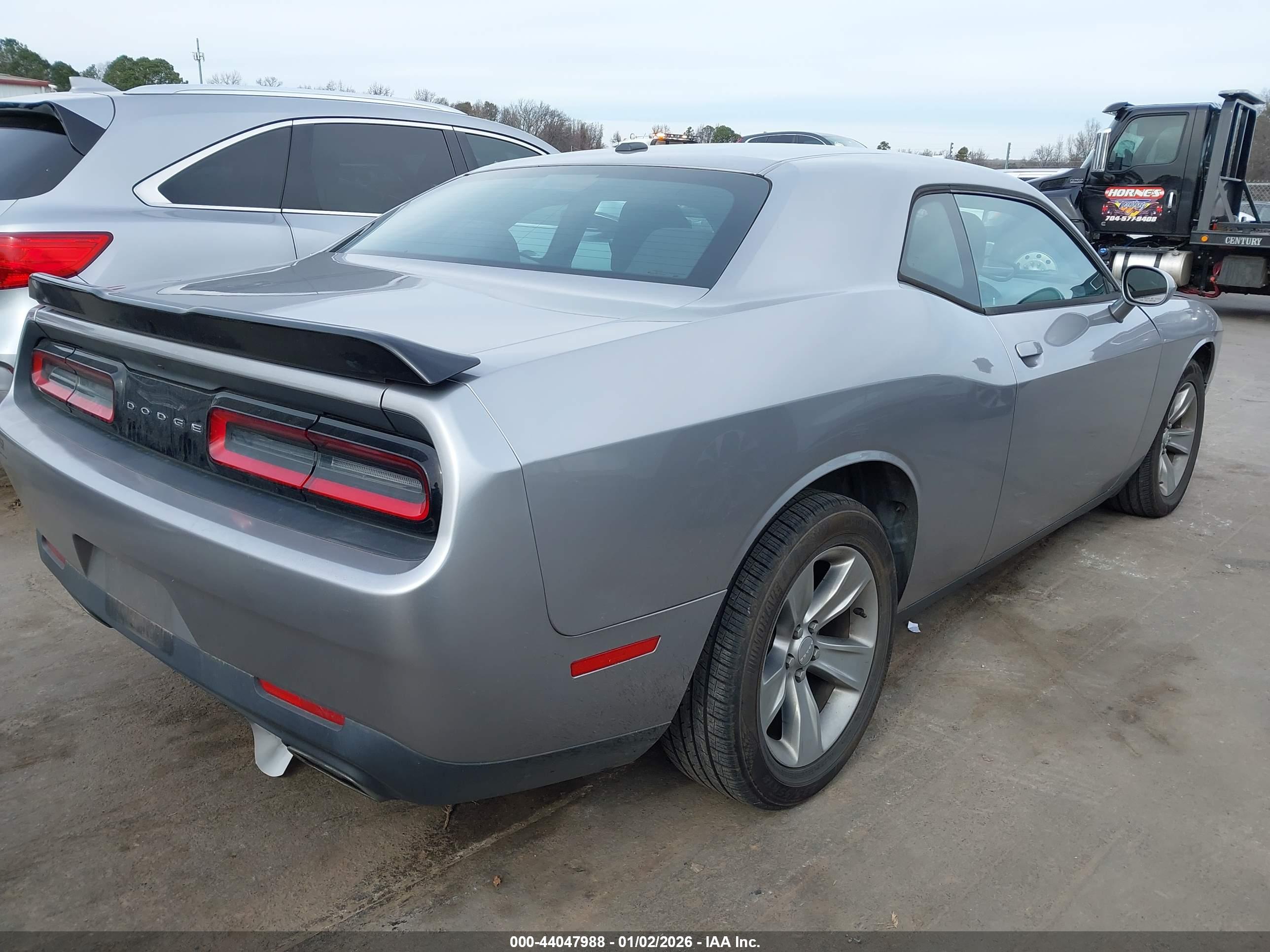 DODGE CHALLENGER image 4