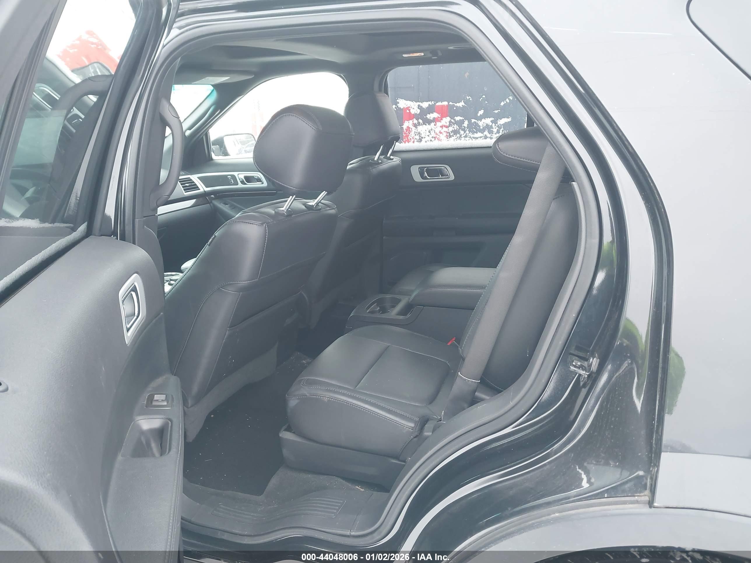 FORD EXPLORER image 8