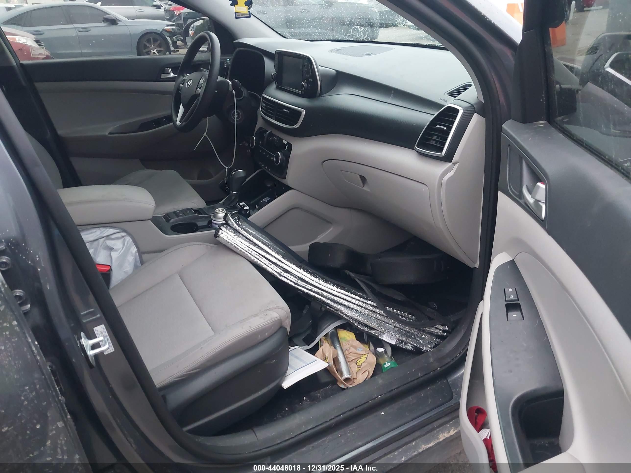 HYUNDAI TUCSON image 5