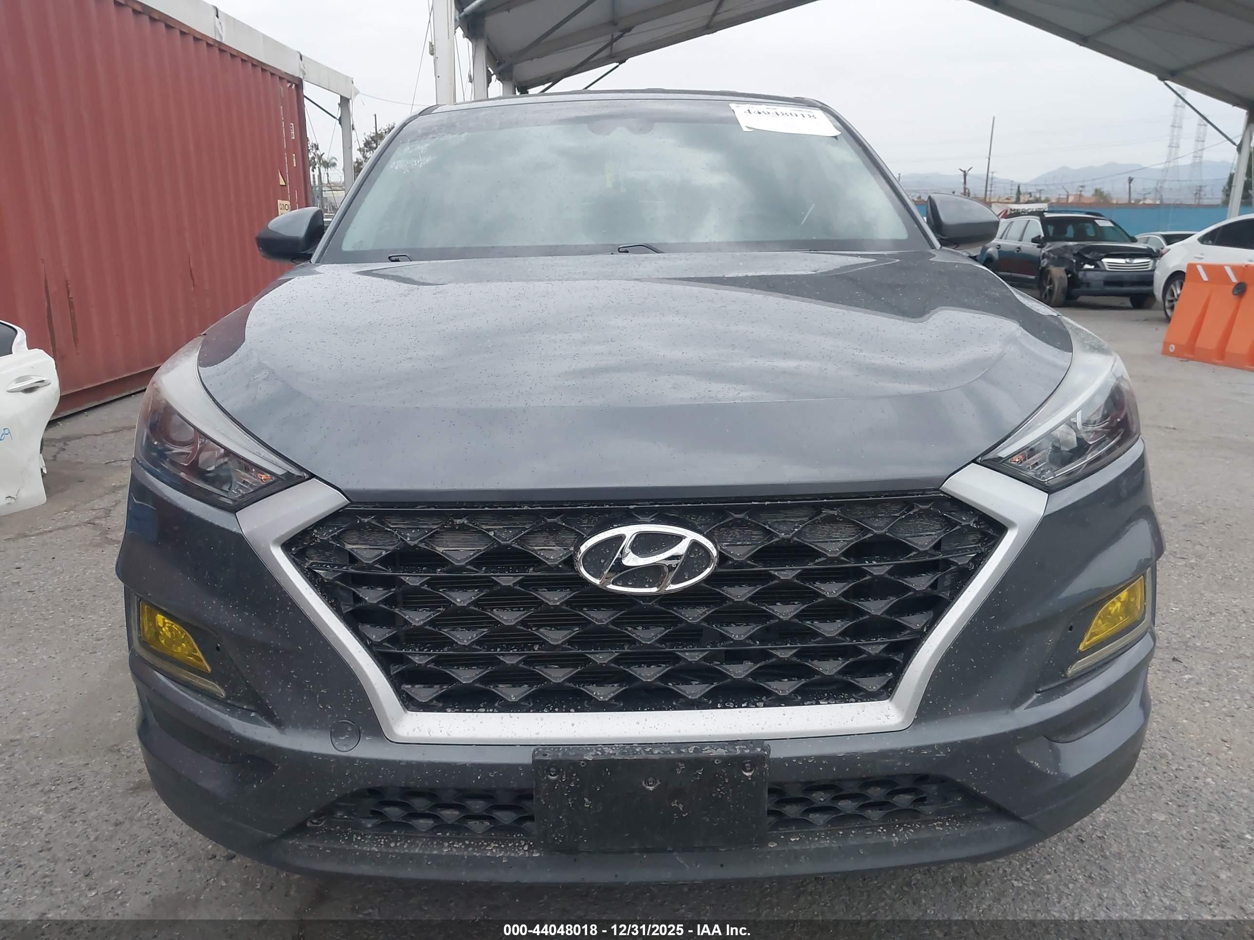 HYUNDAI TUCSON image 6