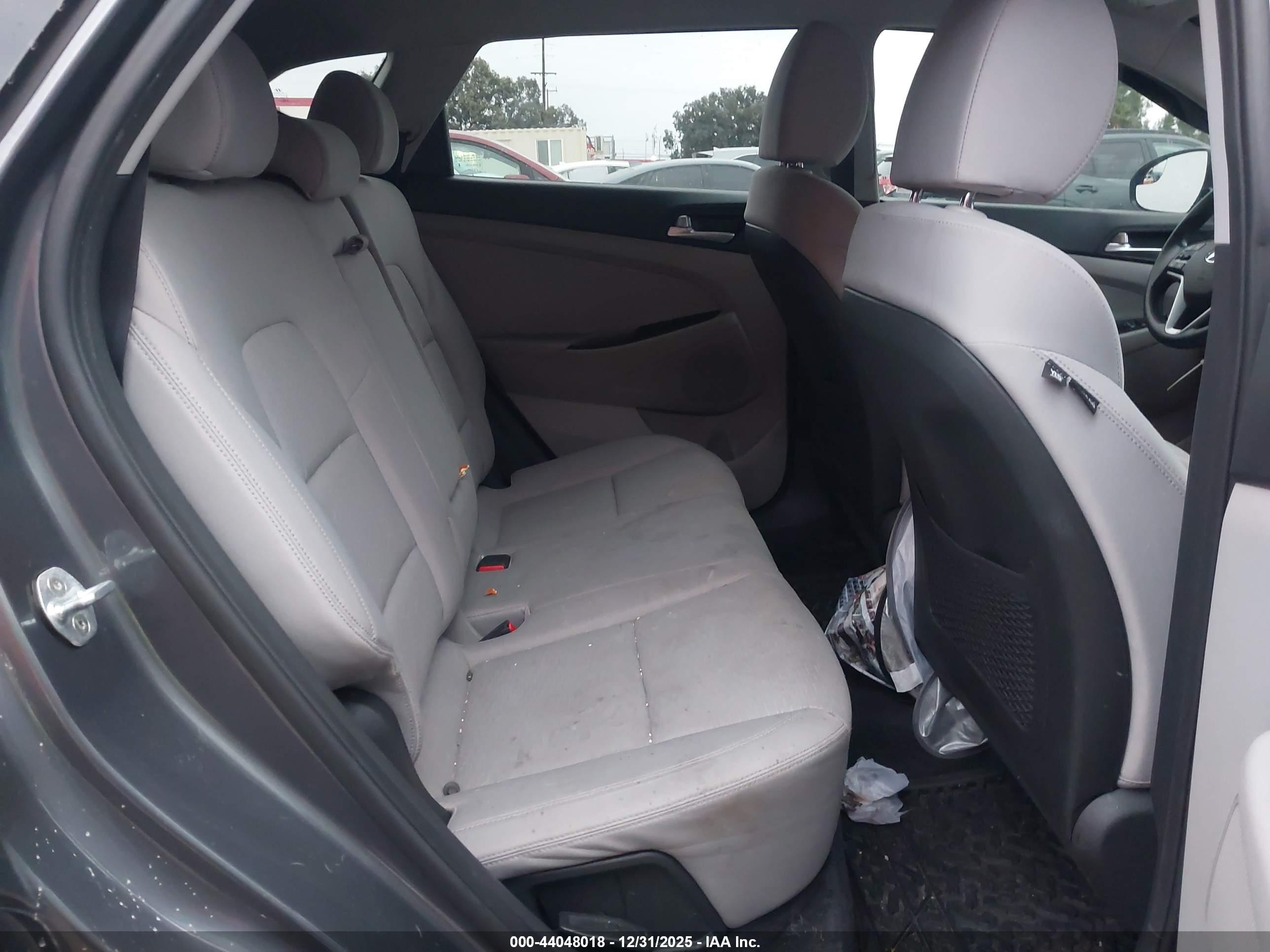 HYUNDAI TUCSON image 8