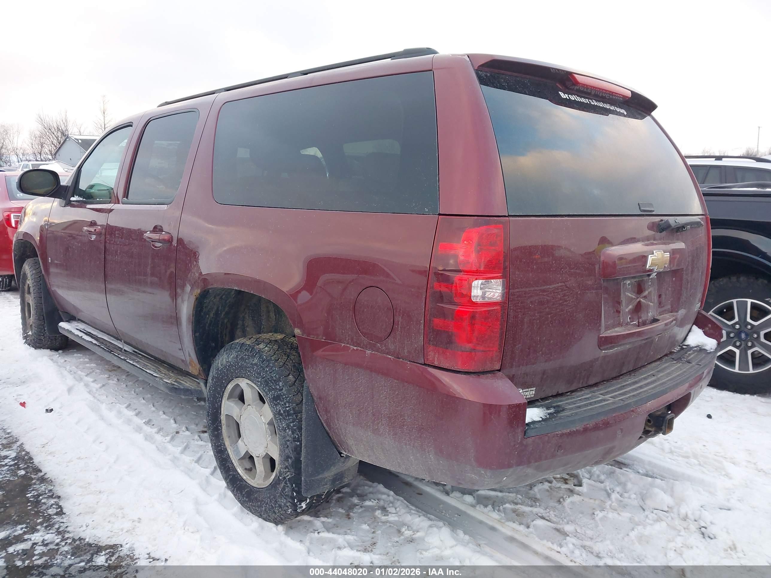 CHEVROLET SUBURBAN image 3