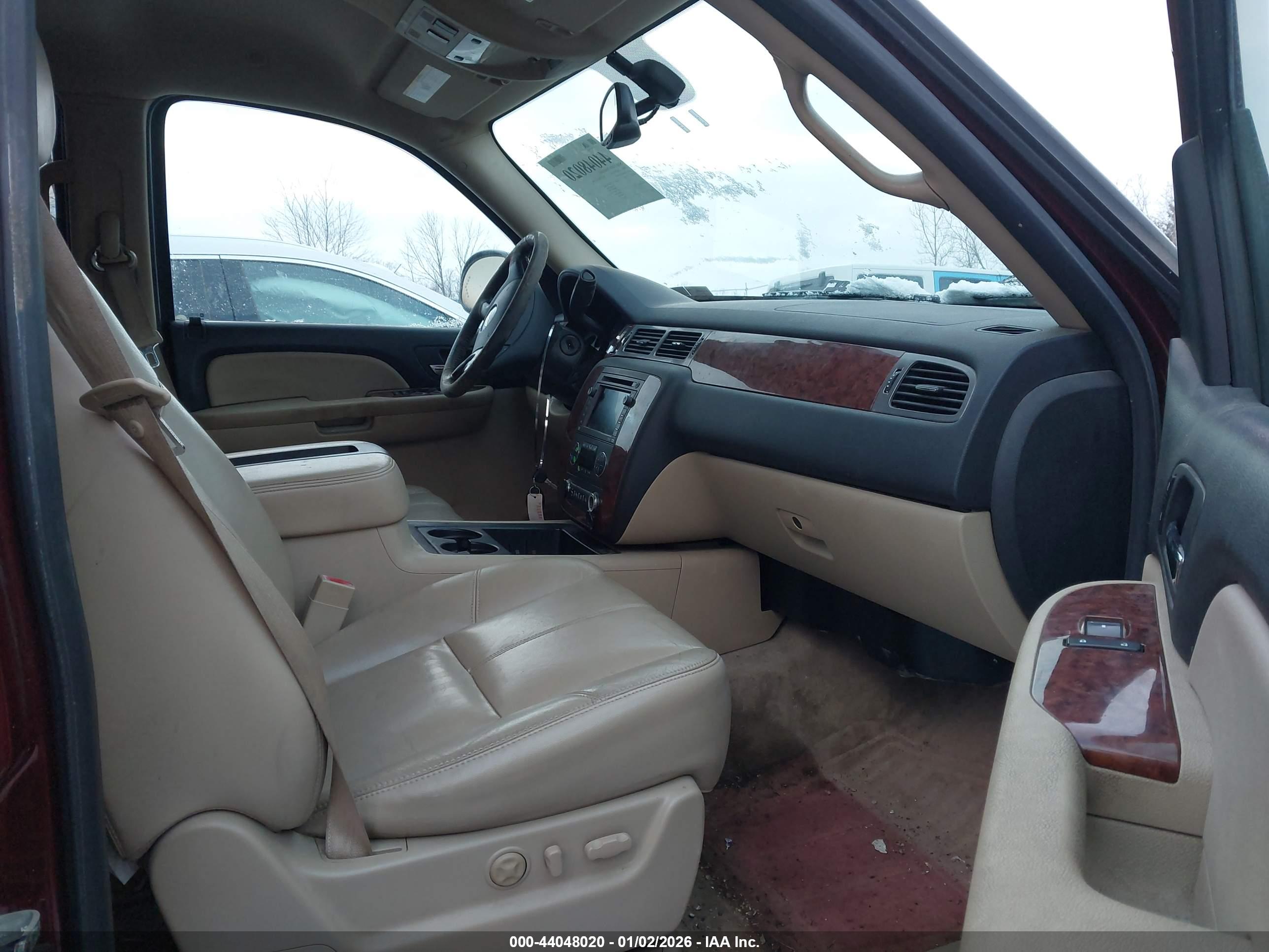 CHEVROLET SUBURBAN image 5
