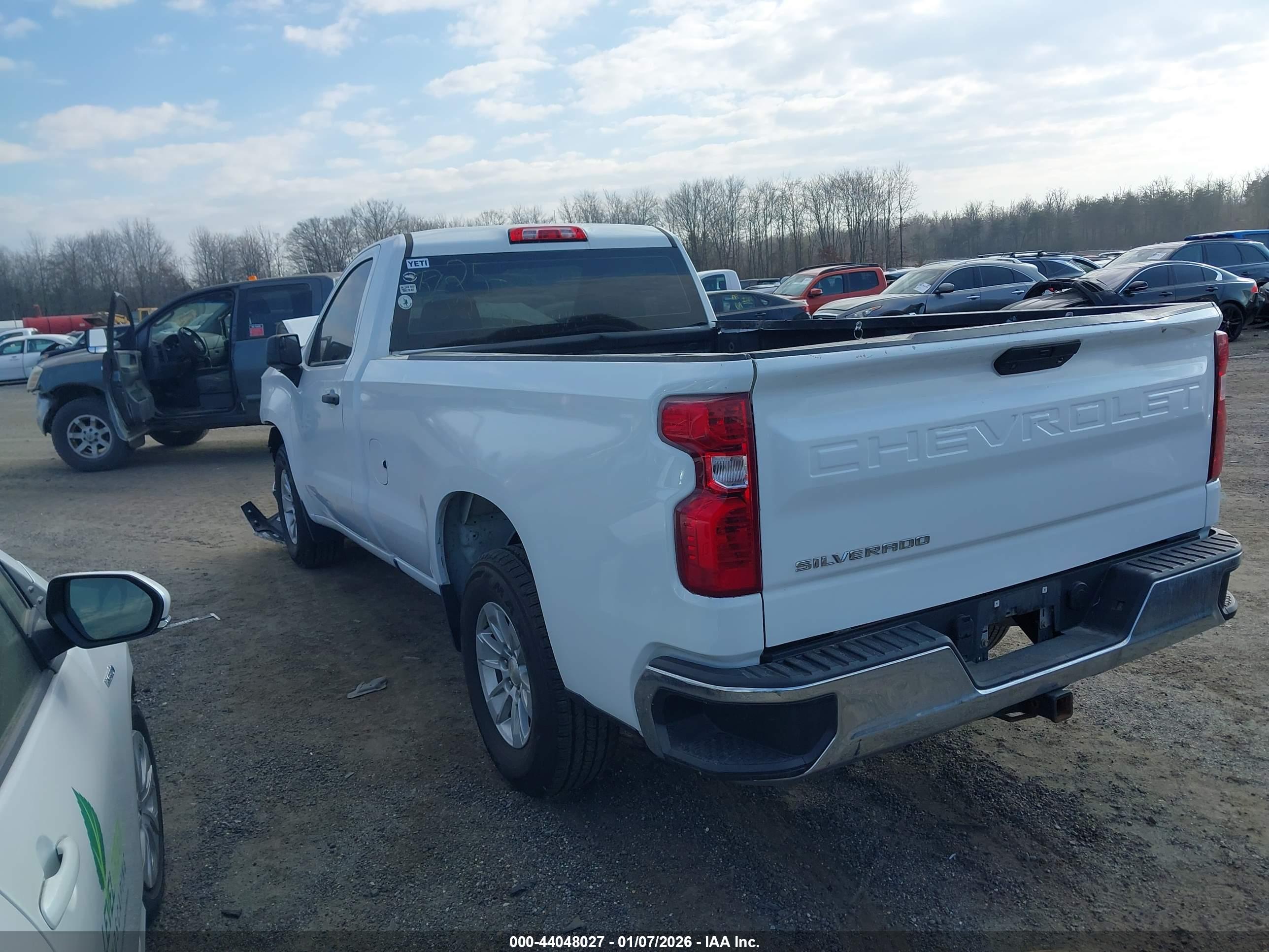 CHEVROLET SILVERADO image 3
