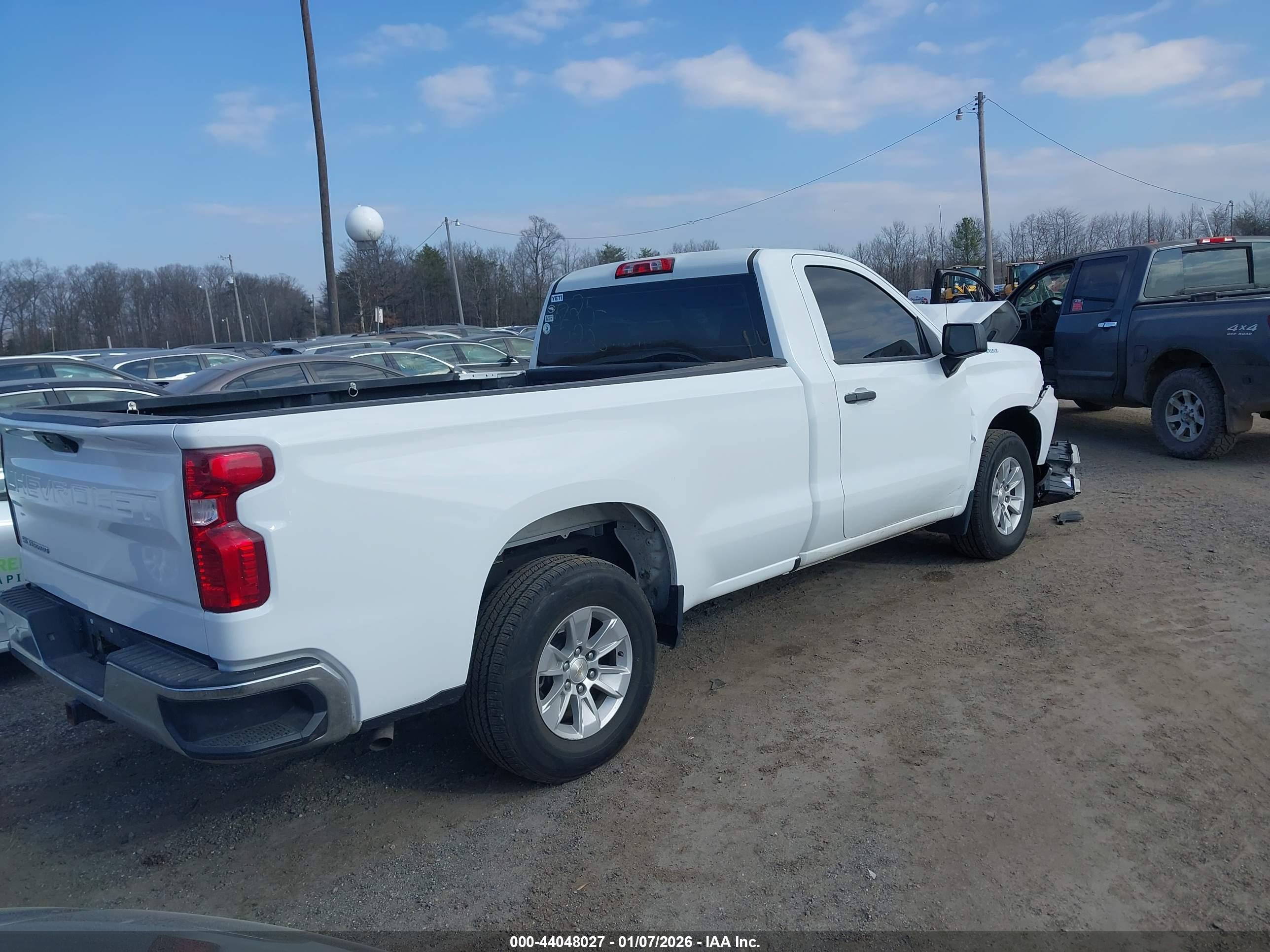 CHEVROLET SILVERADO image 4