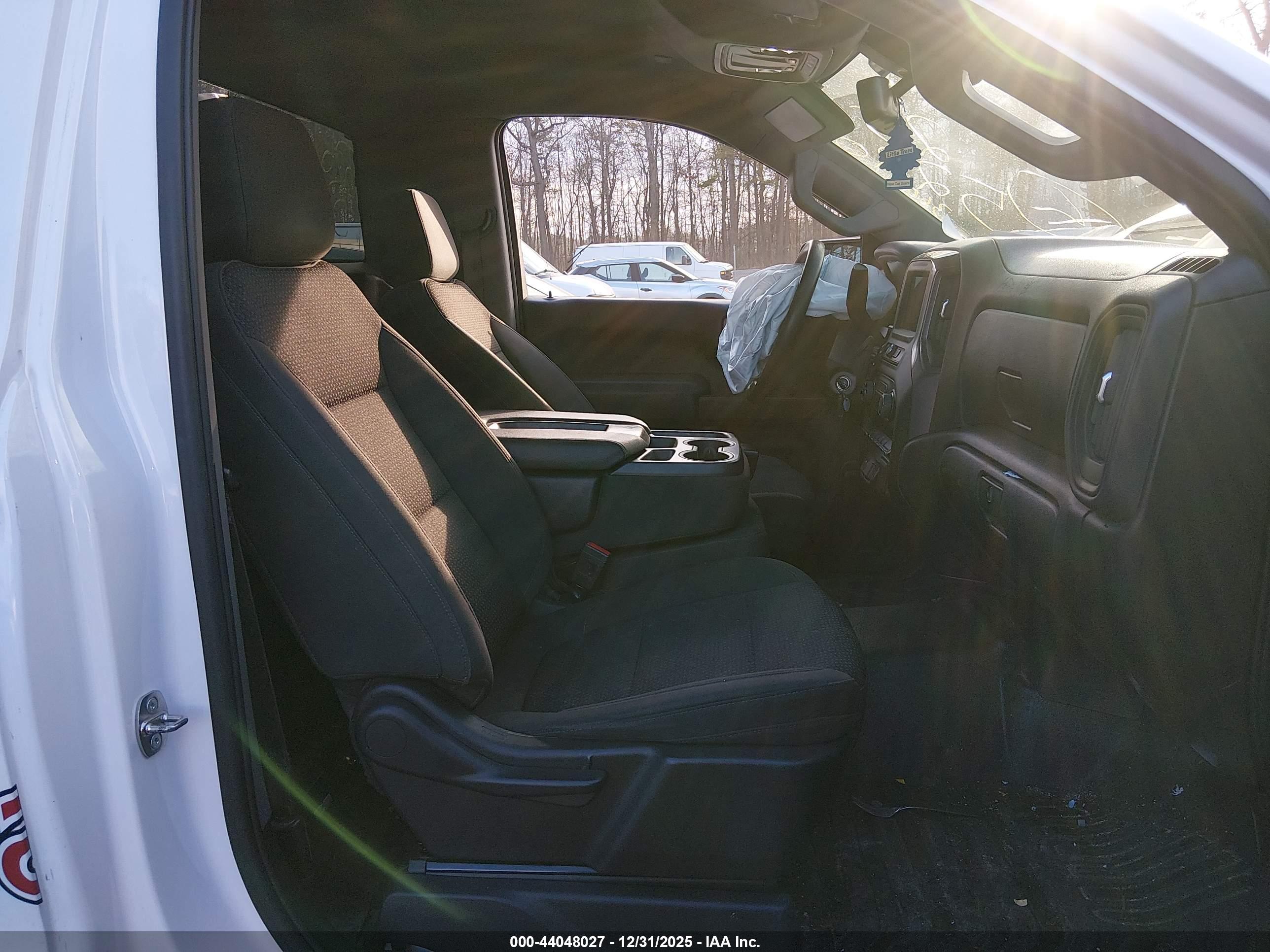 CHEVROLET SILVERADO image 5