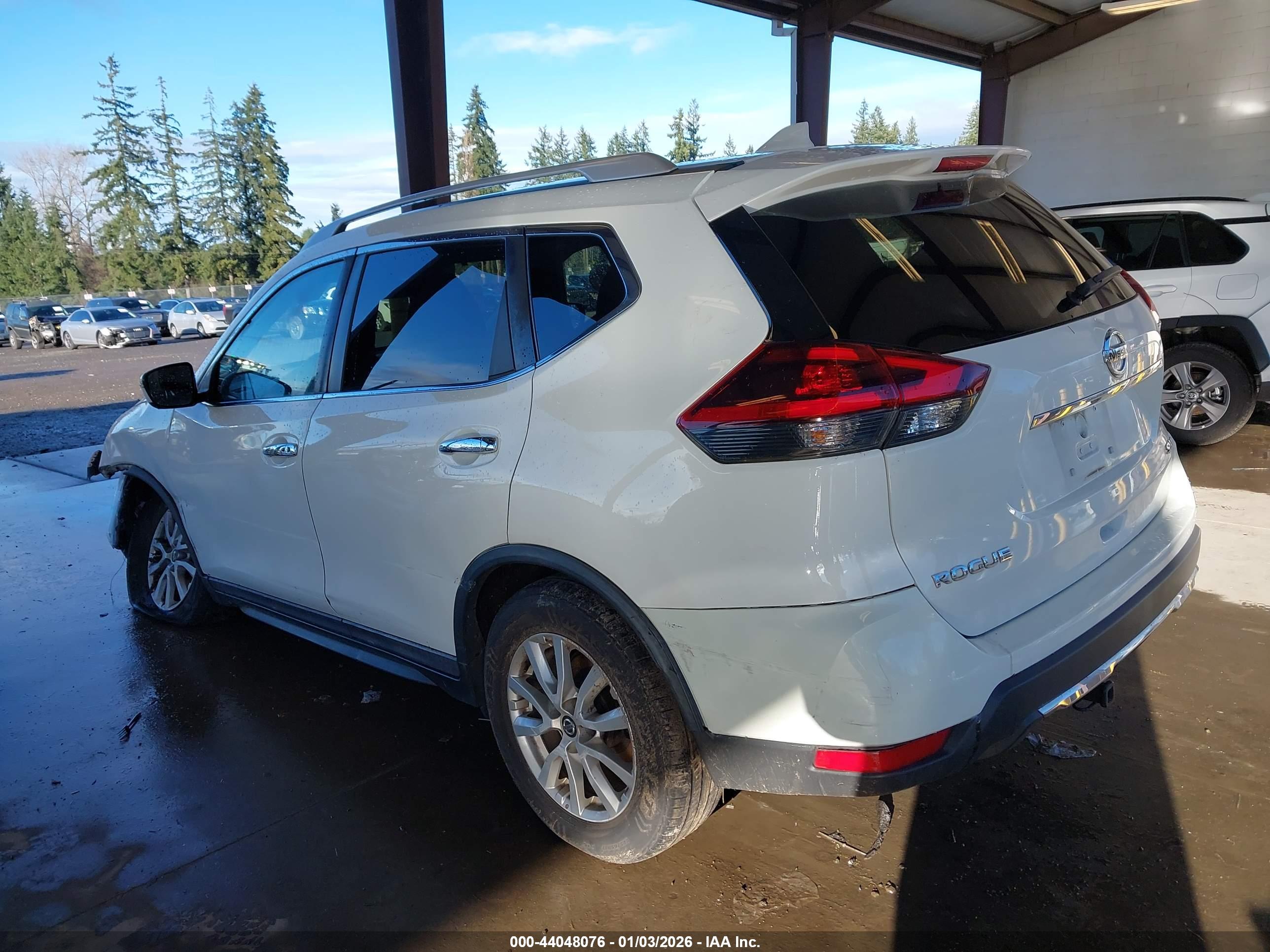 NISSAN ROGUE image 3