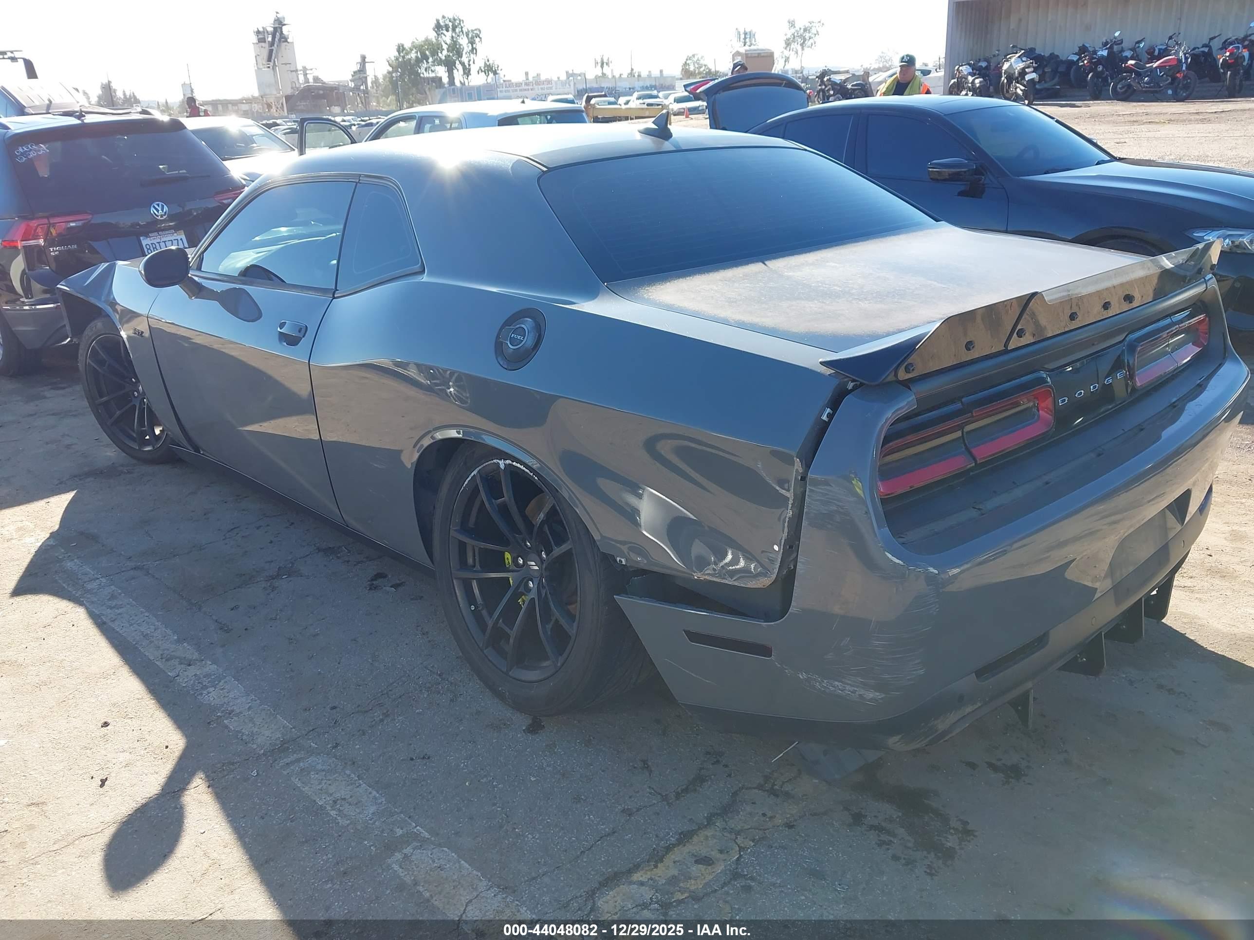 DODGE CHALLENGER image 3