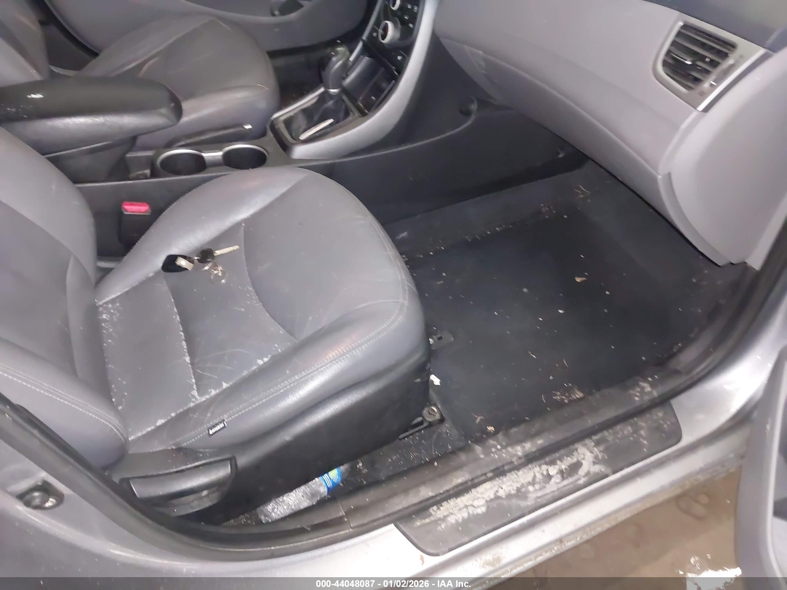 HYUNDAI ELANTRA image 5