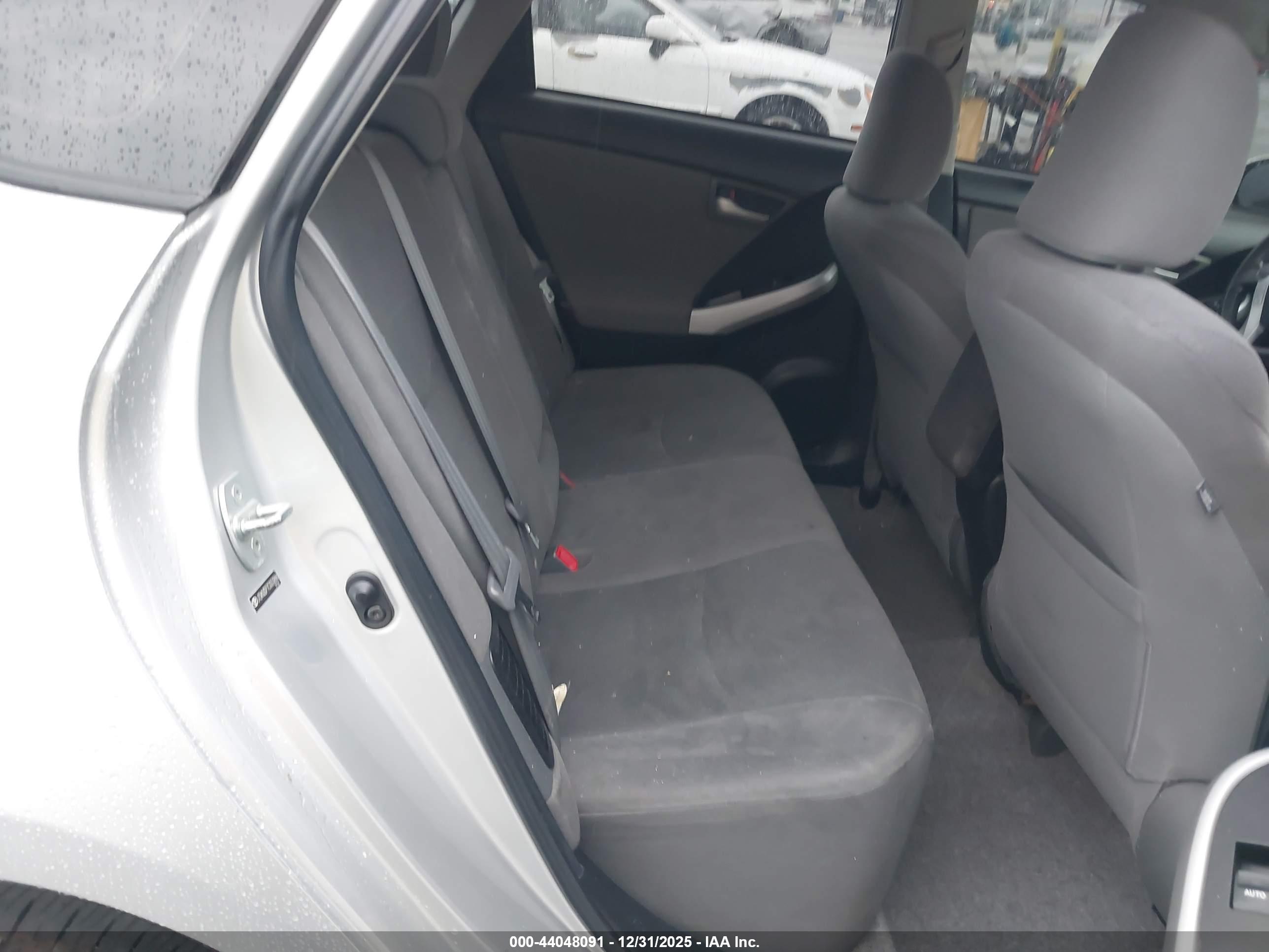 TOYOTA PRIUS image 8