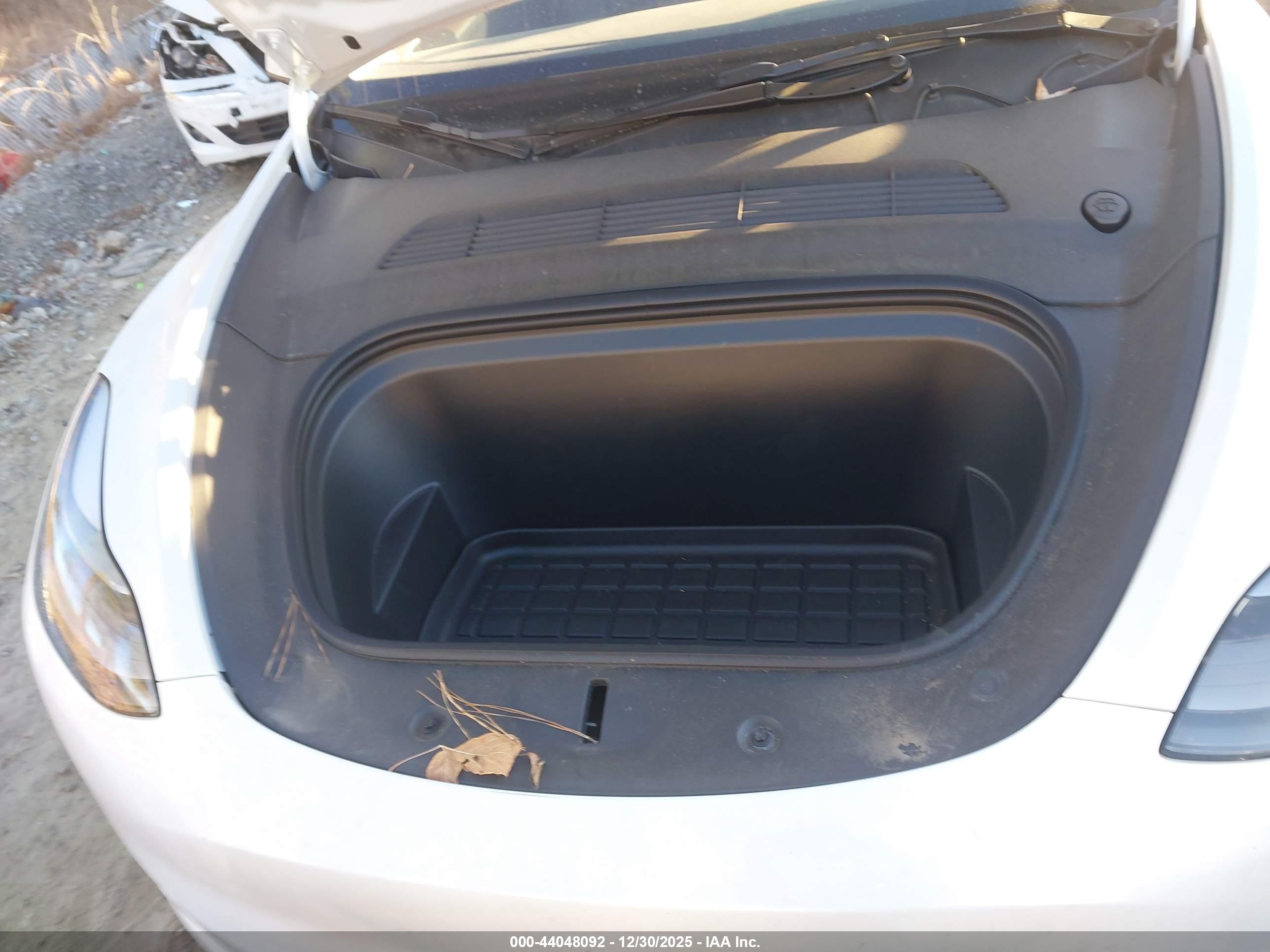 TESLA MODEL image 10