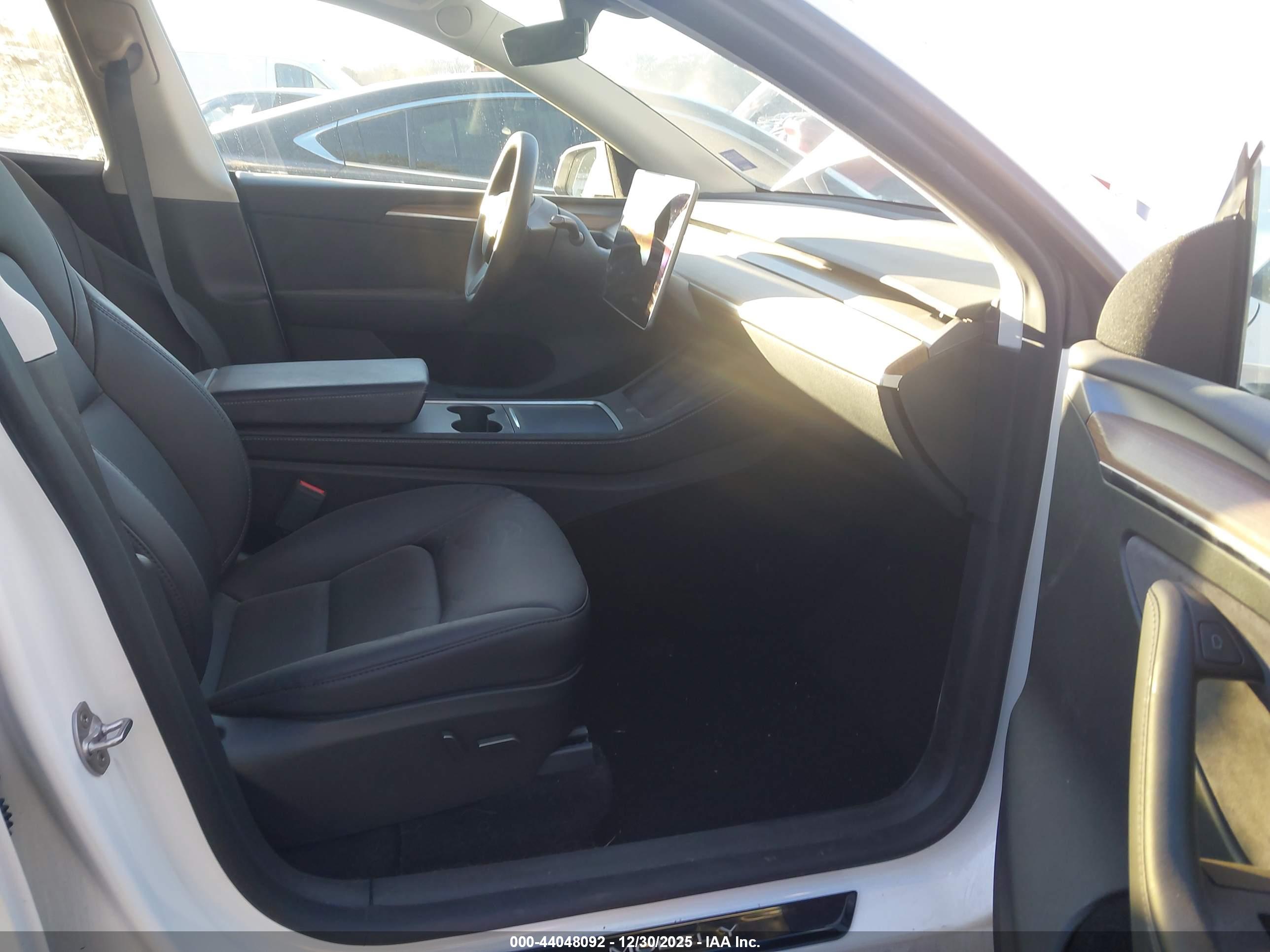 TESLA MODEL image 5