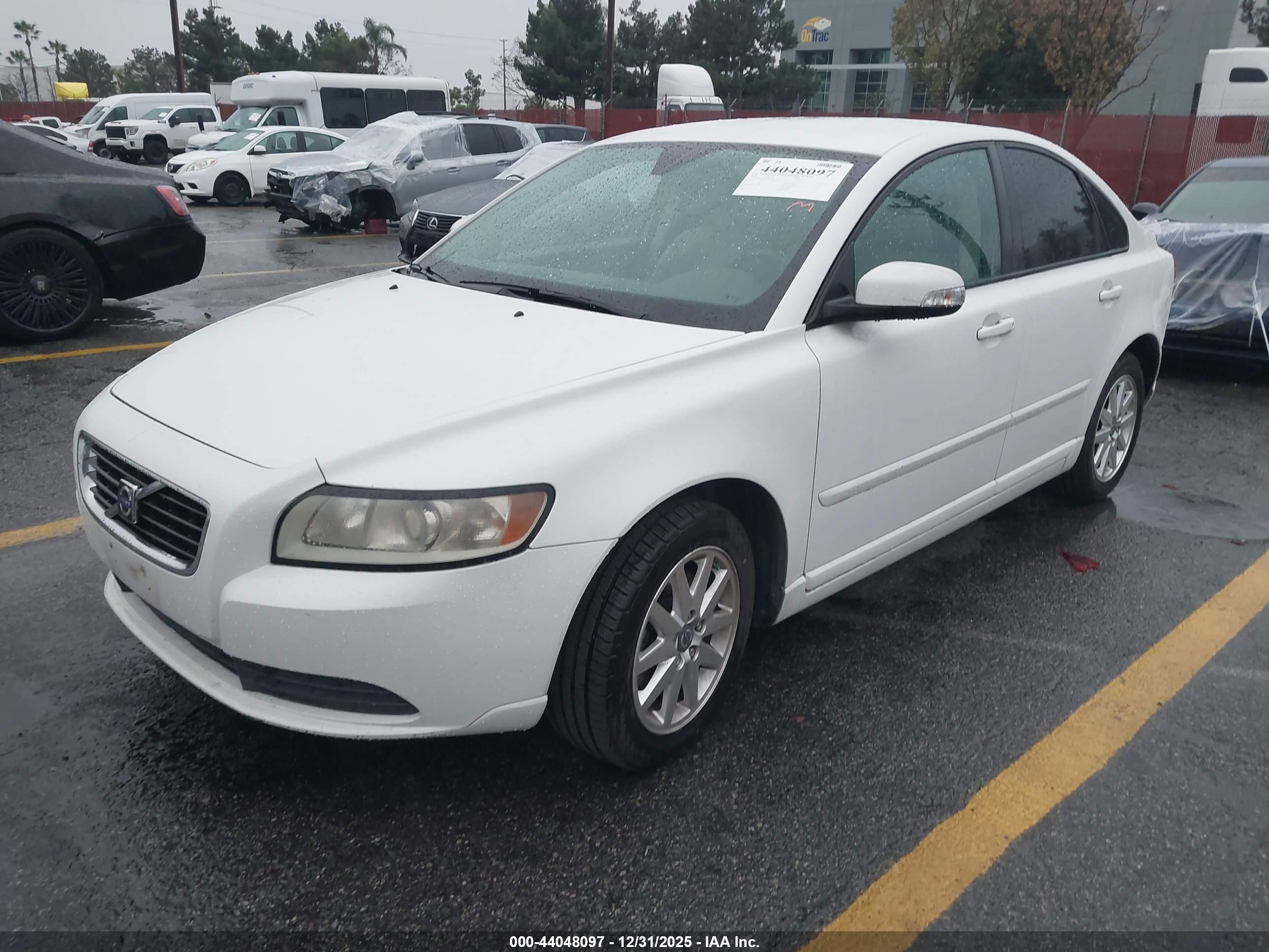 VOLVO S40 image 2