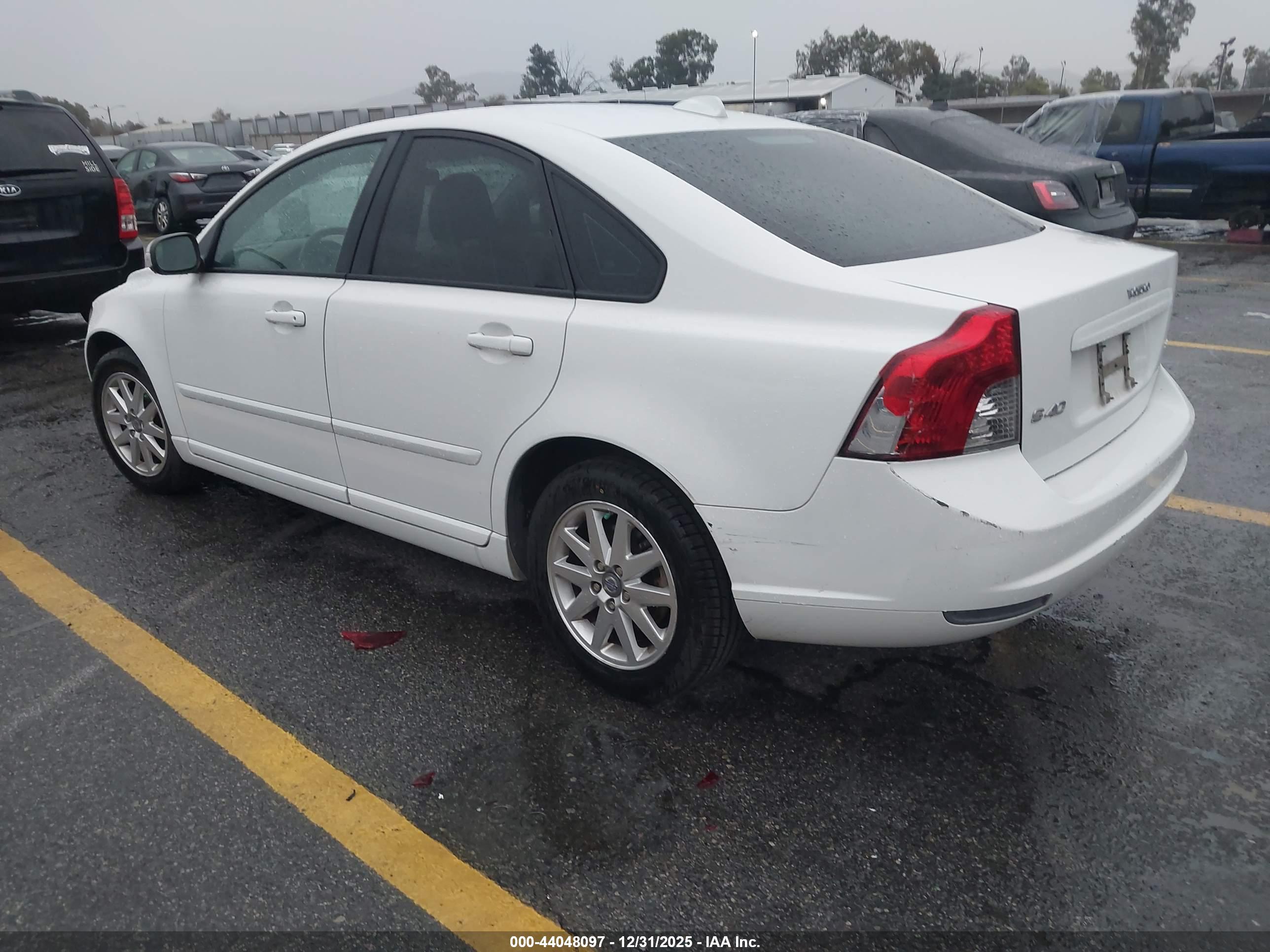 VOLVO S40 image 3