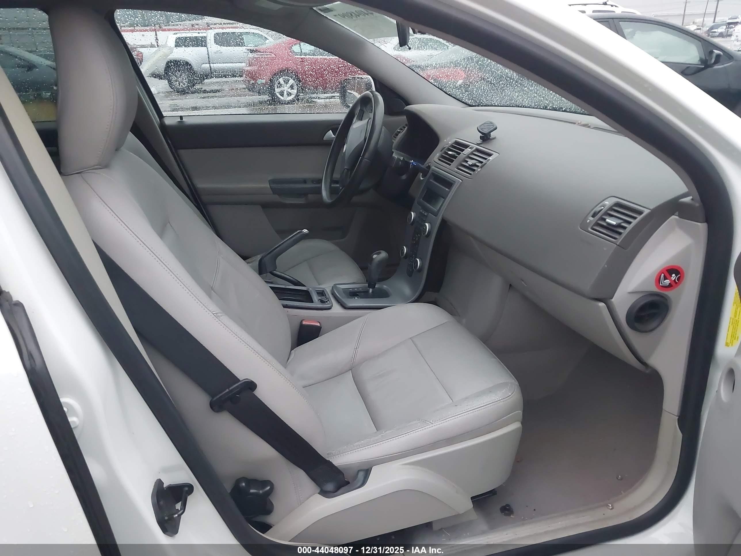 VOLVO S40 image 5
