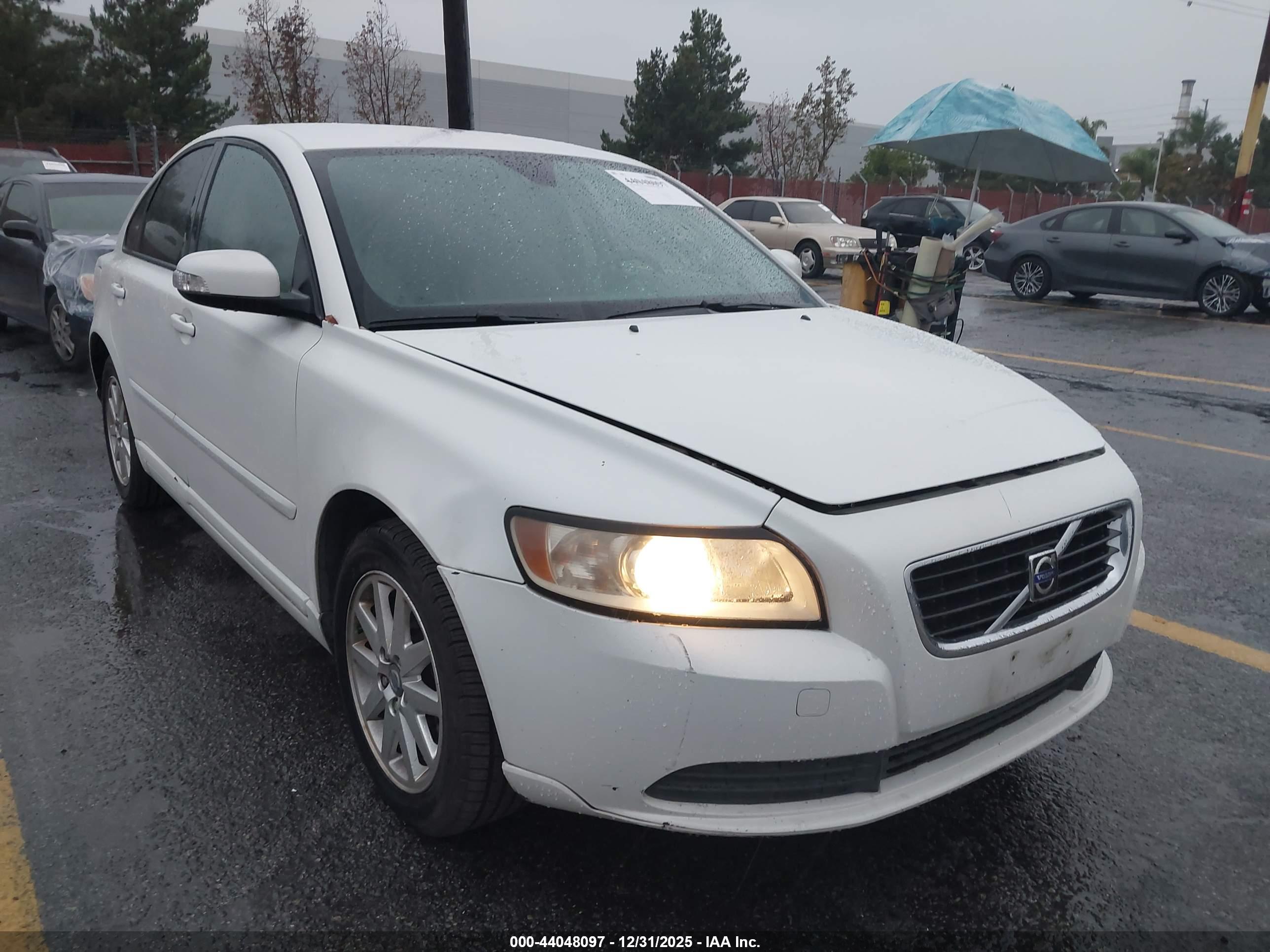 VOLVO S40 image 6