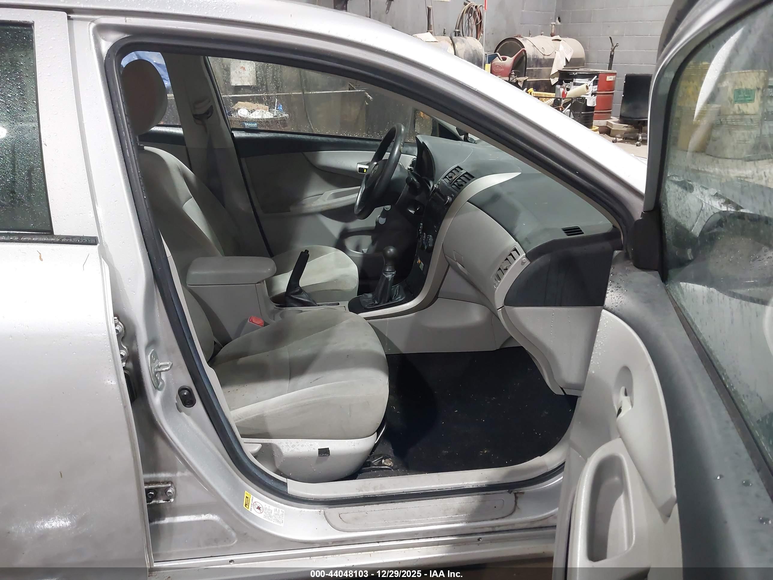 TOYOTA COROLLA image 5