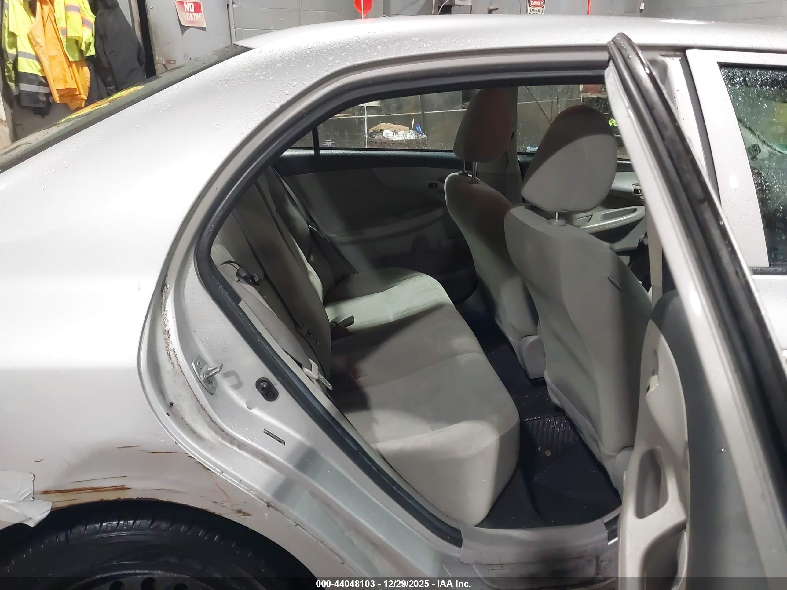 TOYOTA COROLLA image 8