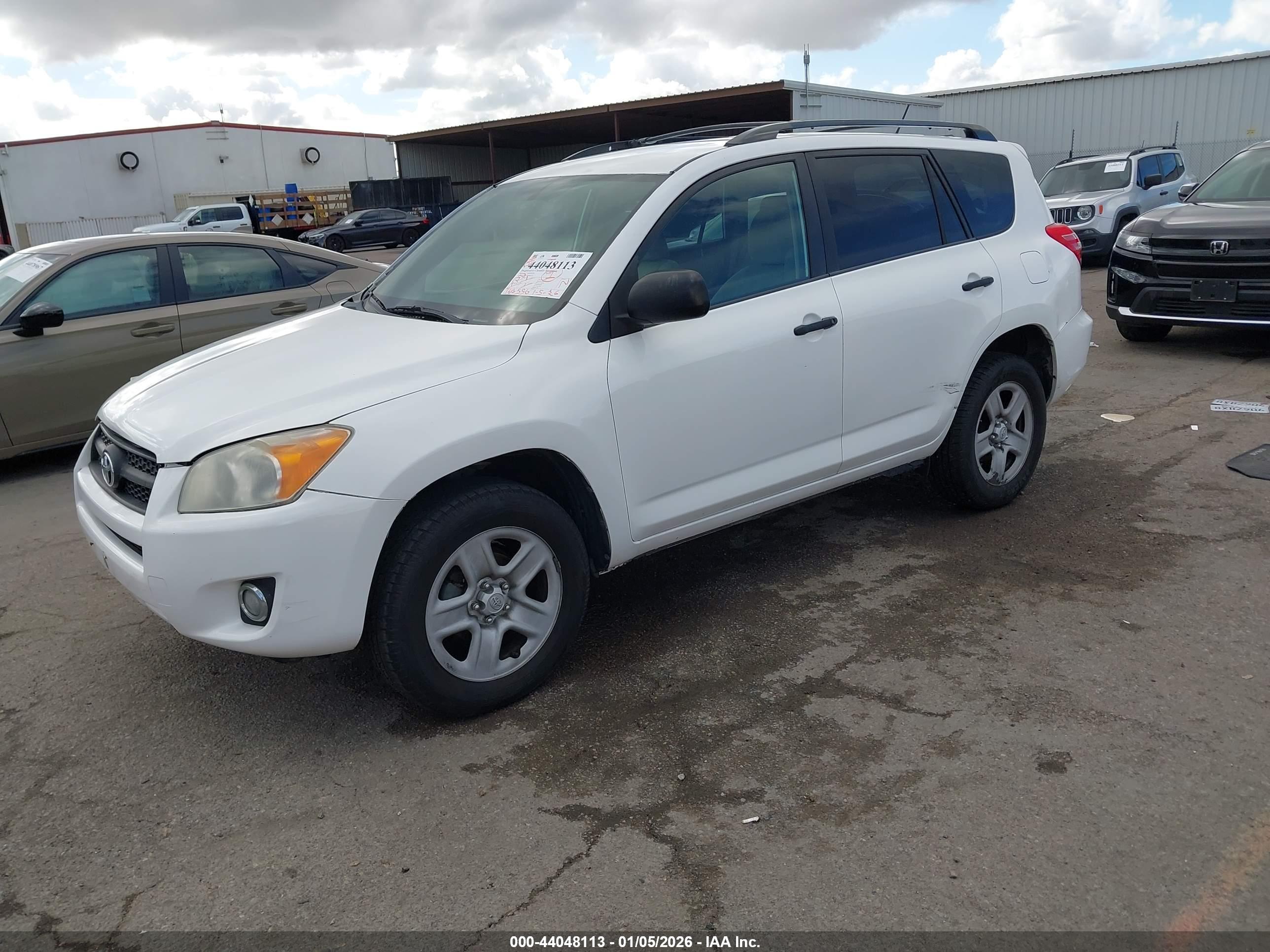 TOYOTA RAV4 image 2