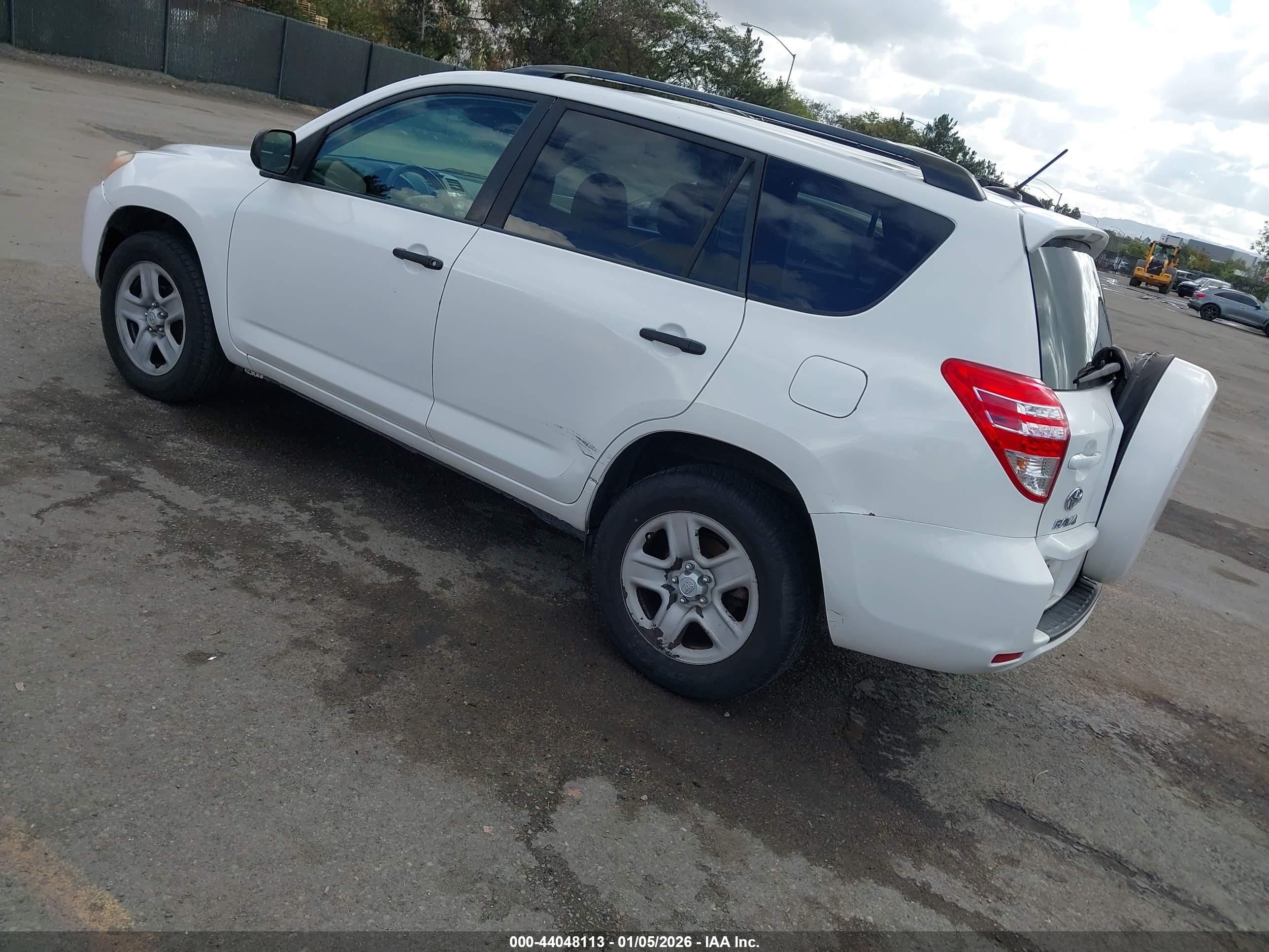 TOYOTA RAV4 image 3