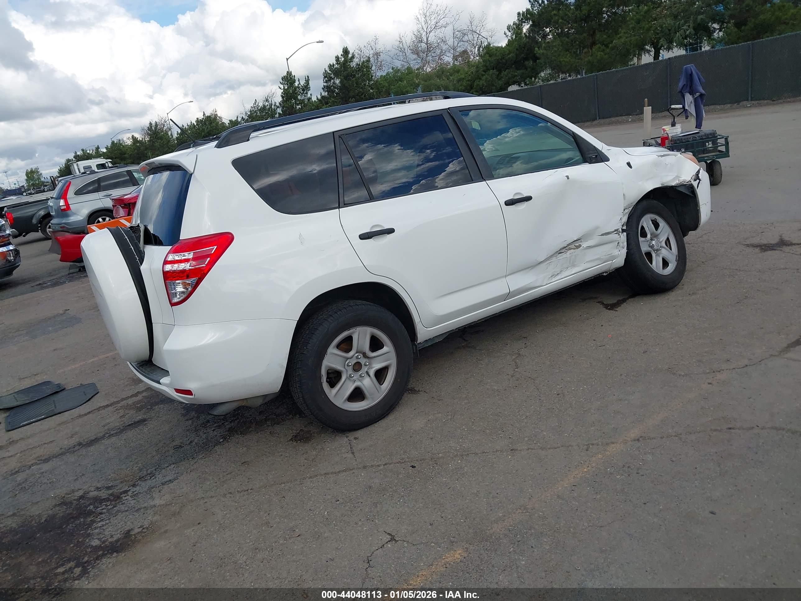 TOYOTA RAV4 image 4