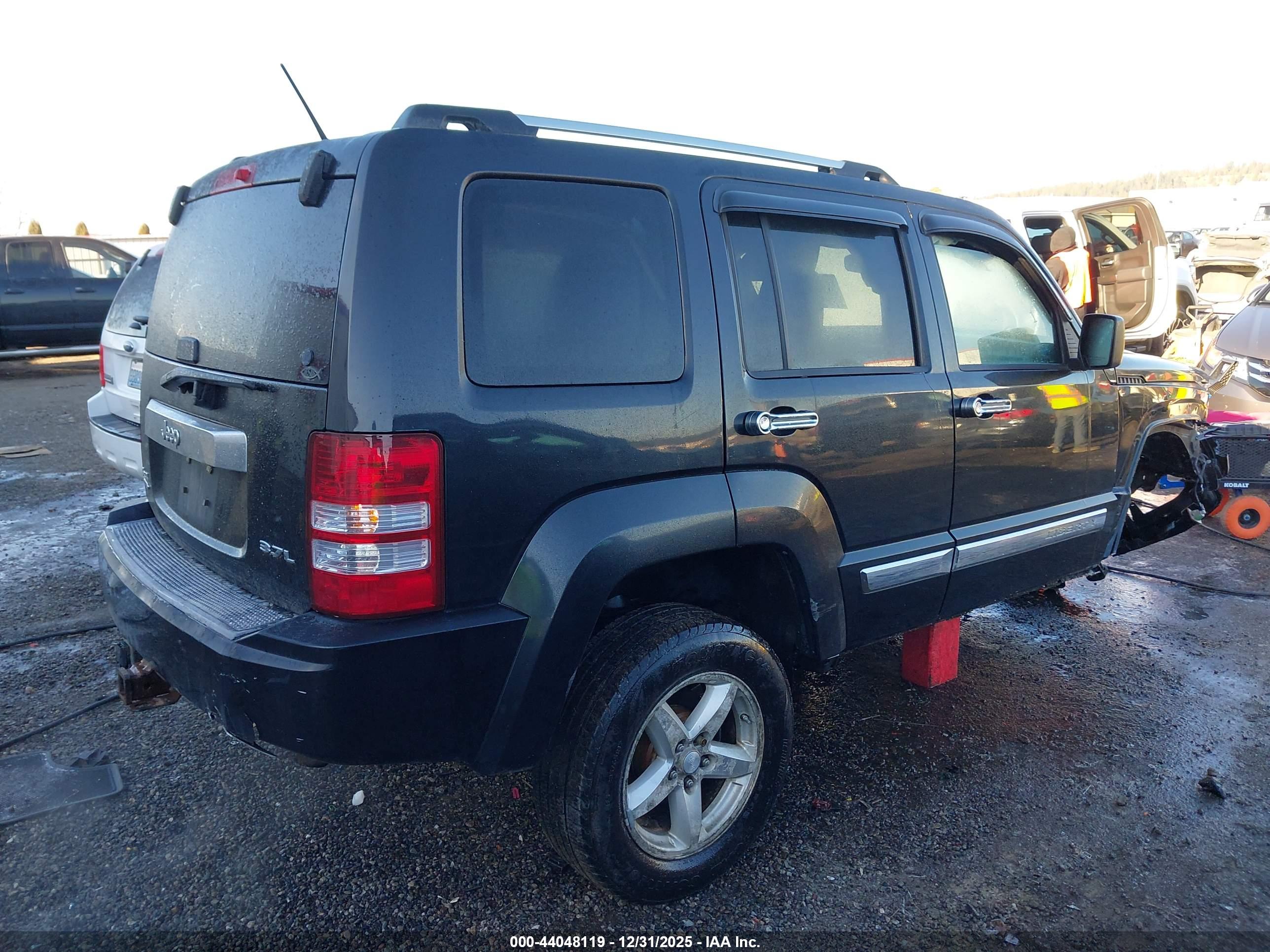 JEEP LIBERTY image 4