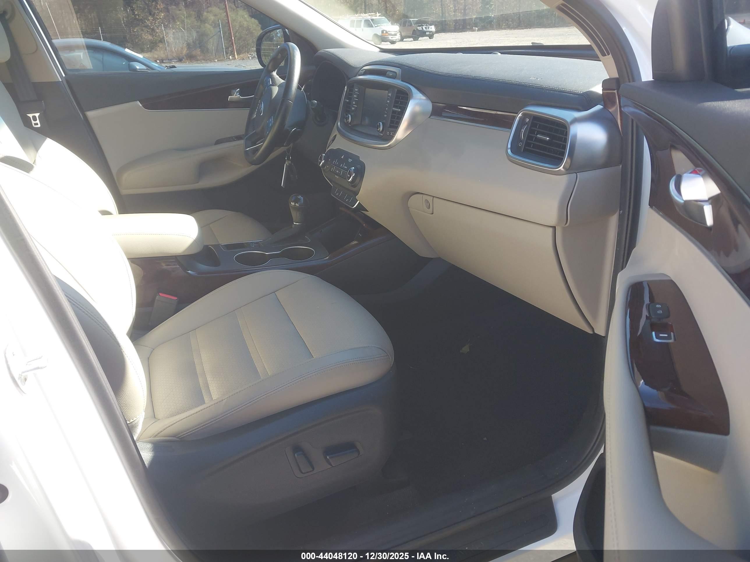 KIA SORENTO image 5