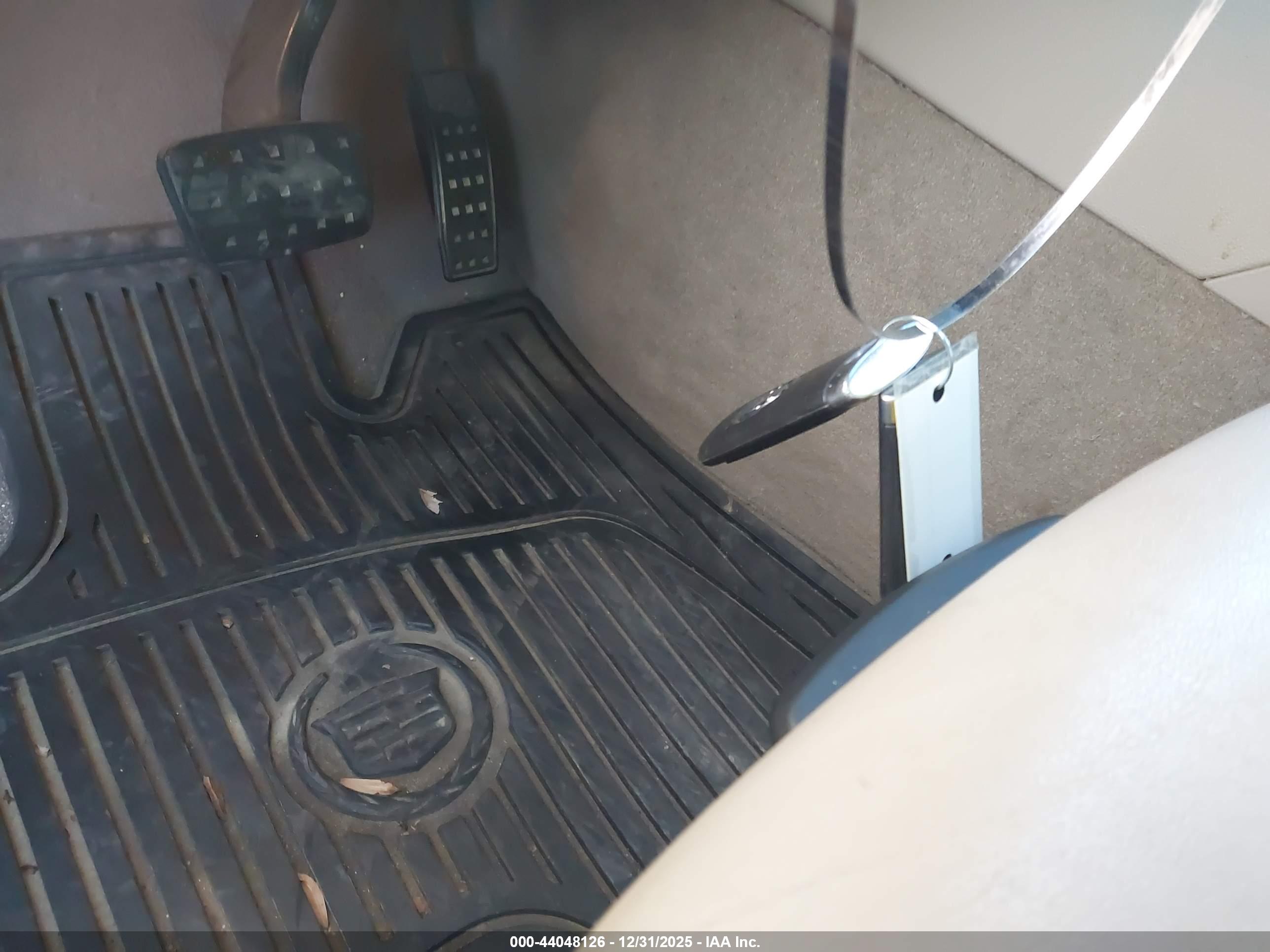 CADILLAC SRX image 11