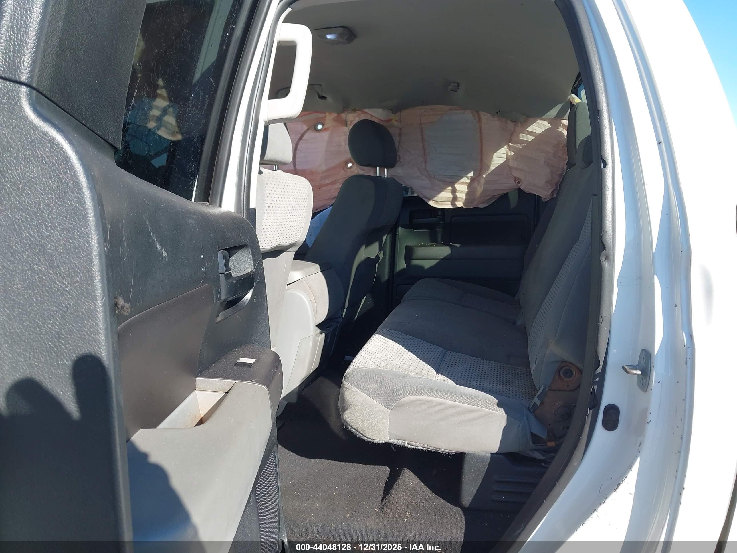 TOYOTA TUNDRA image 8