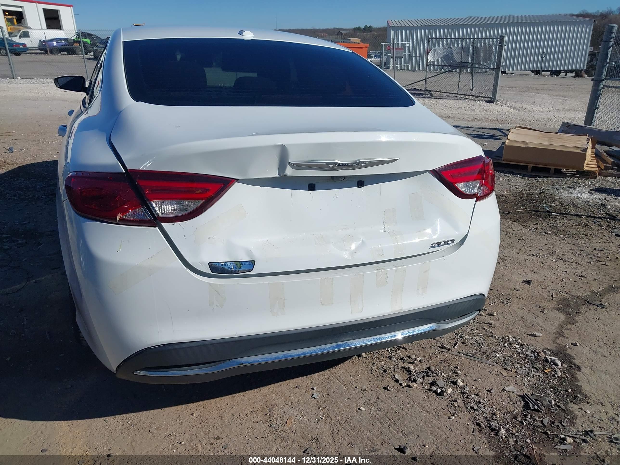 CHRYSLER 200 image 6