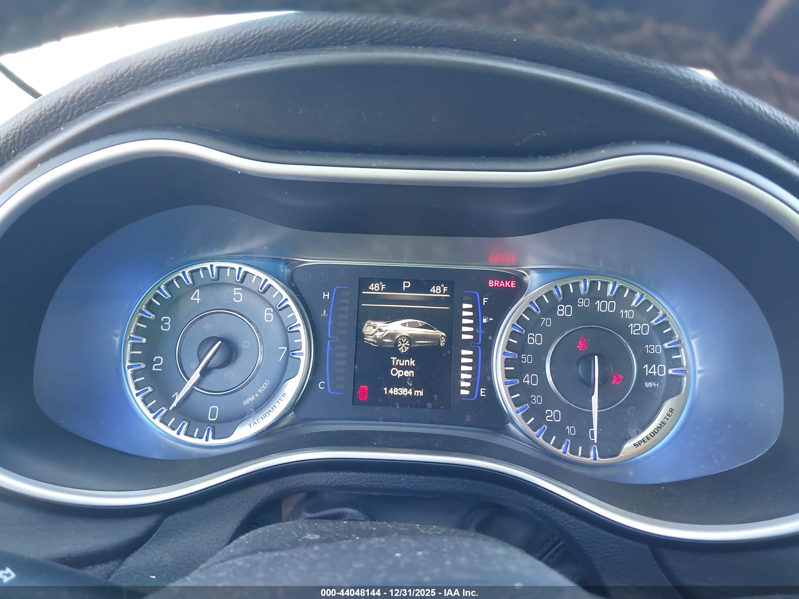 CHRYSLER 200 image 7