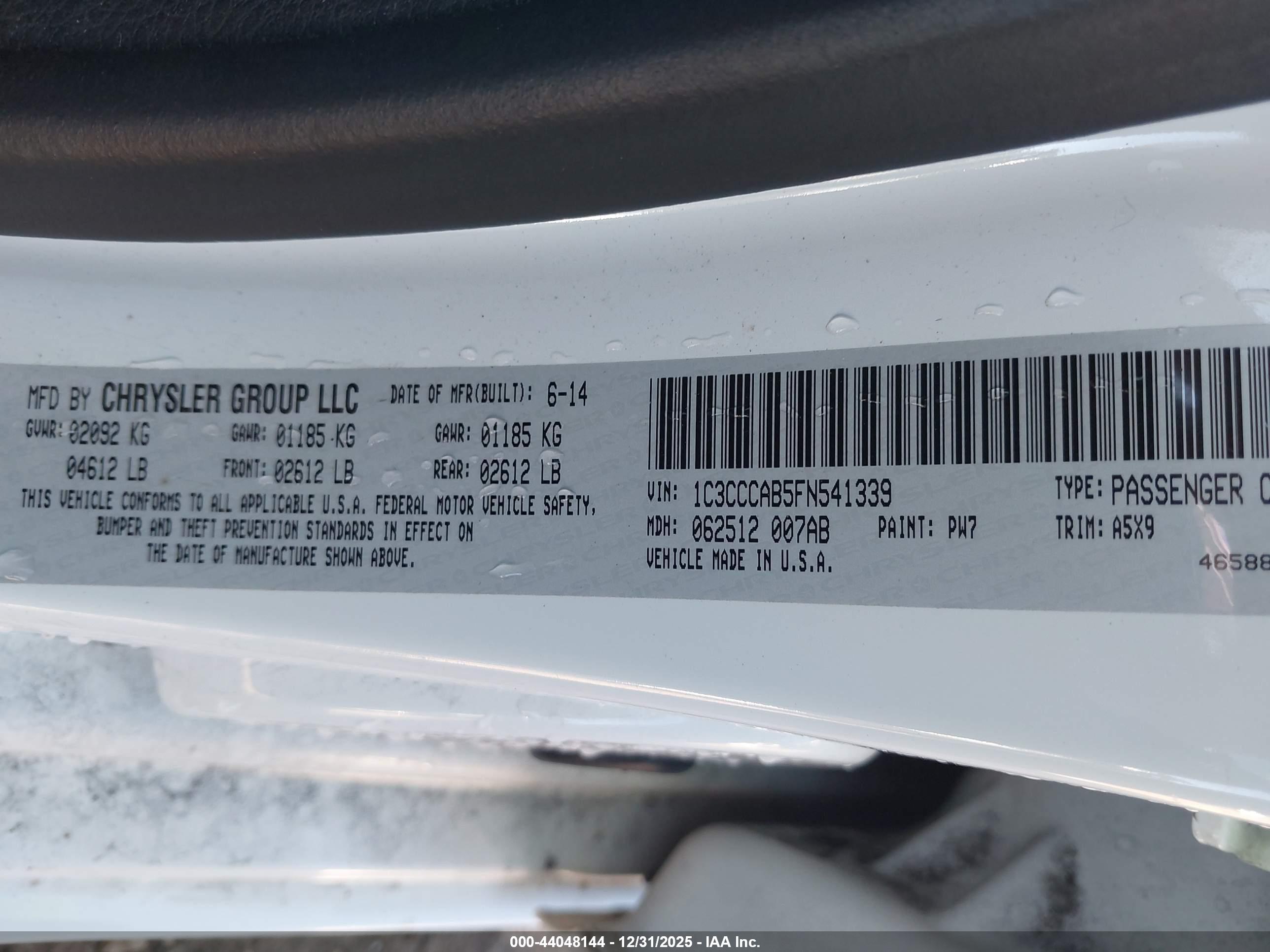 CHRYSLER 200 image 9