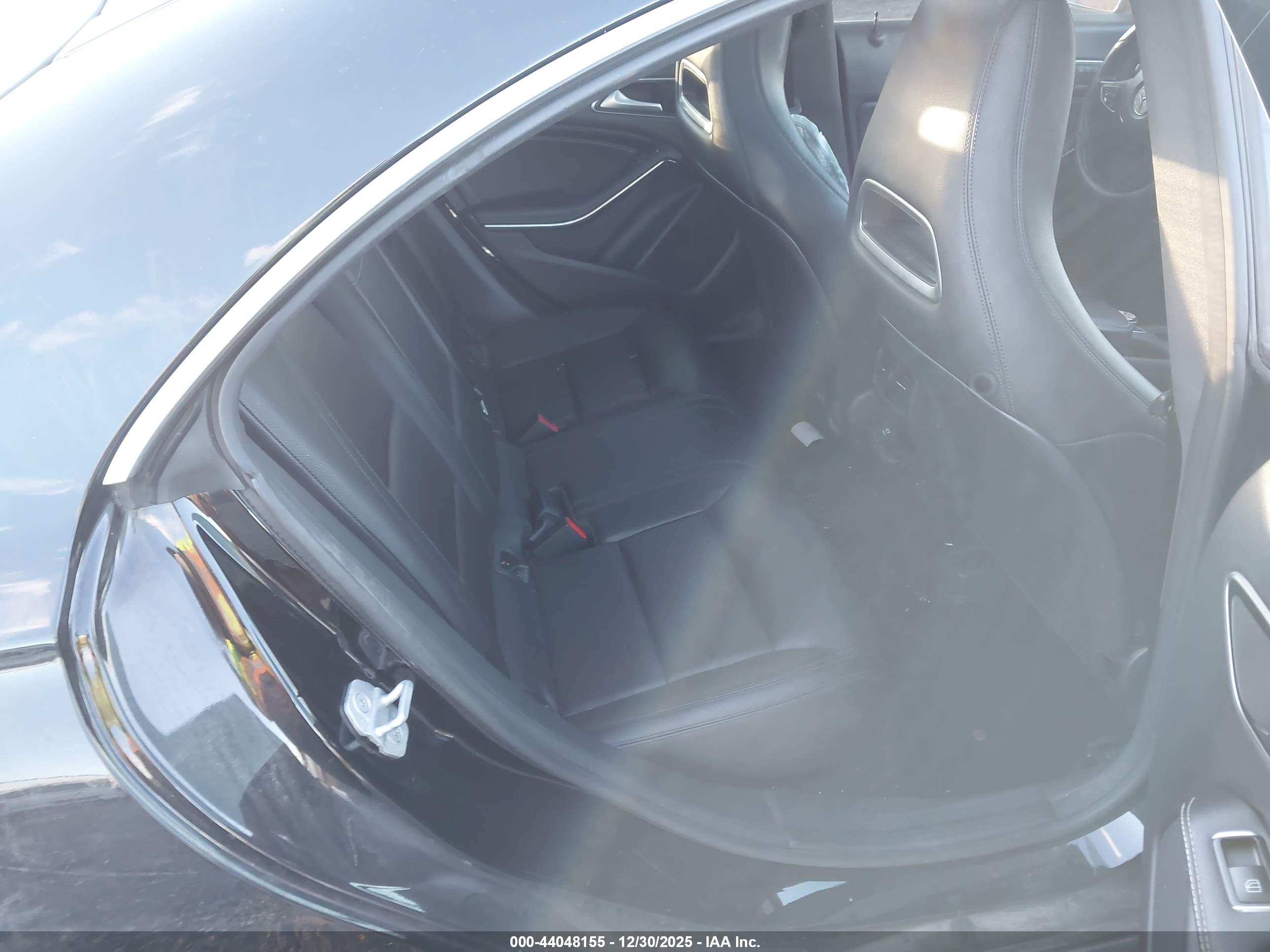 MERCEDES-BENZ CLA image 8