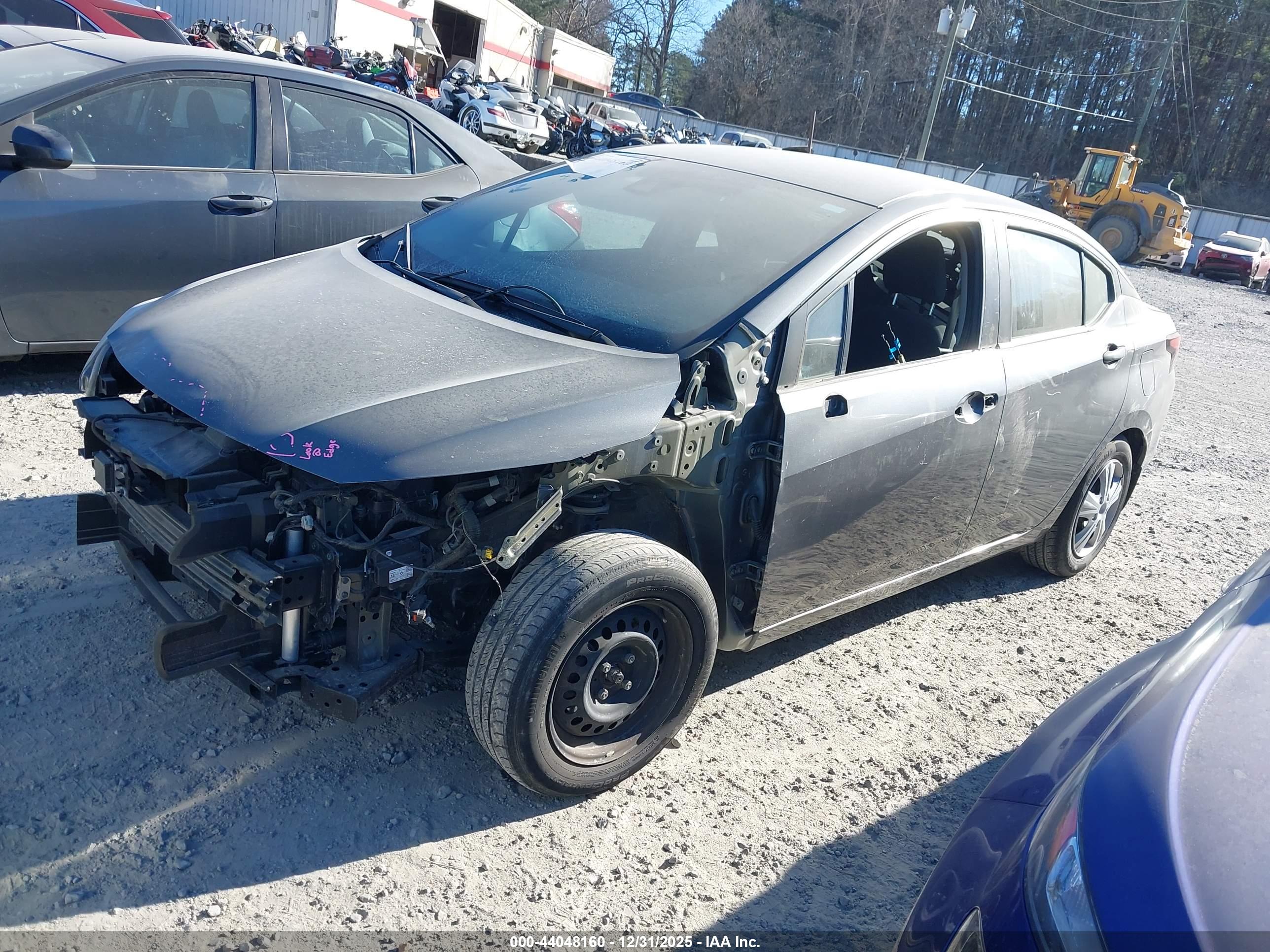 NISSAN VERSA image 2