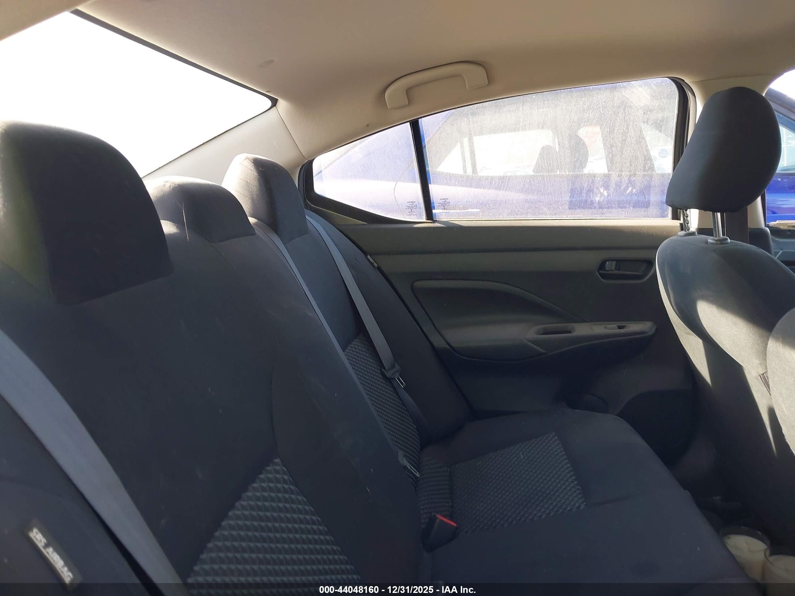 NISSAN VERSA image 8