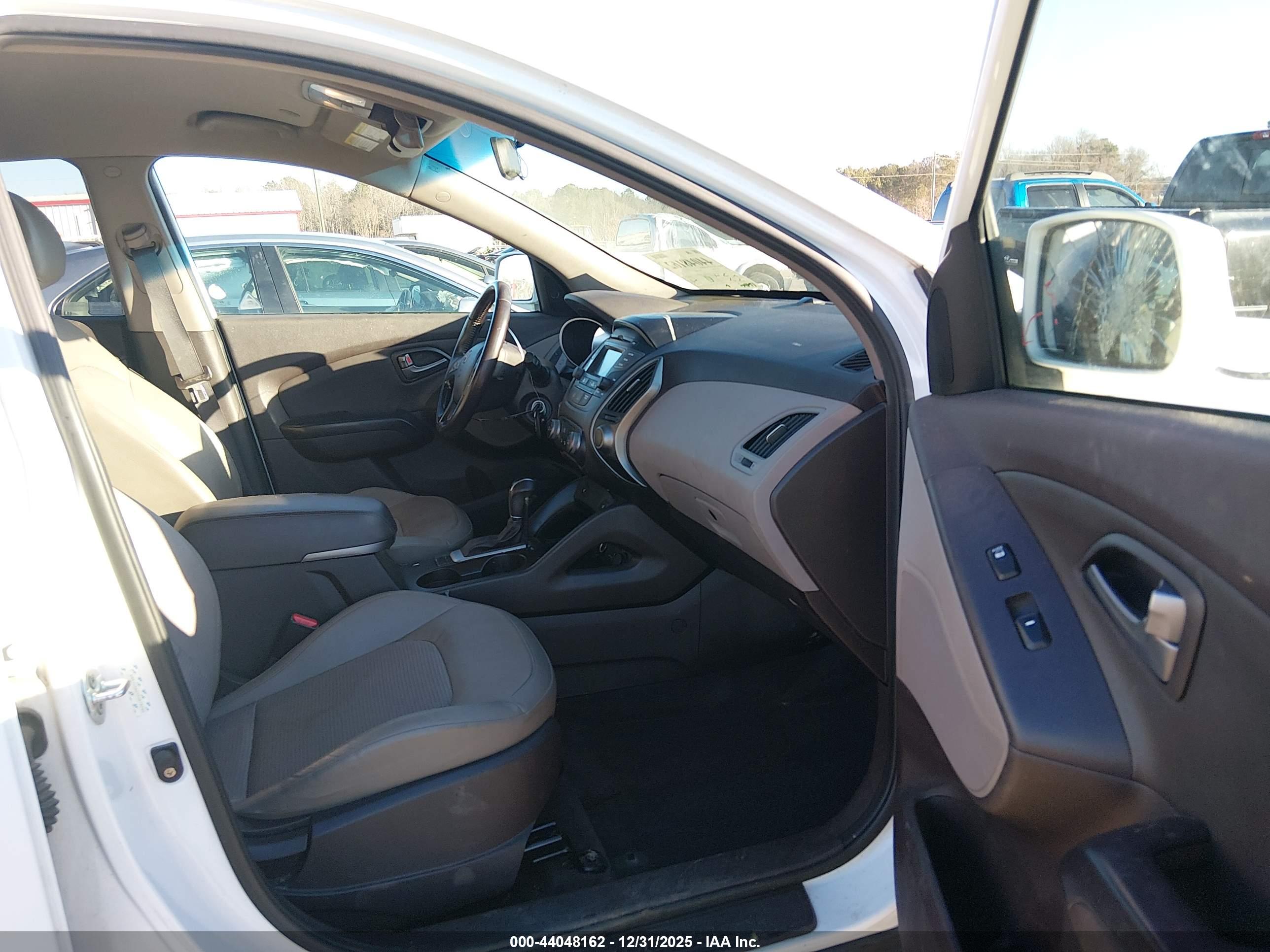 HYUNDAI TUCSON image 5