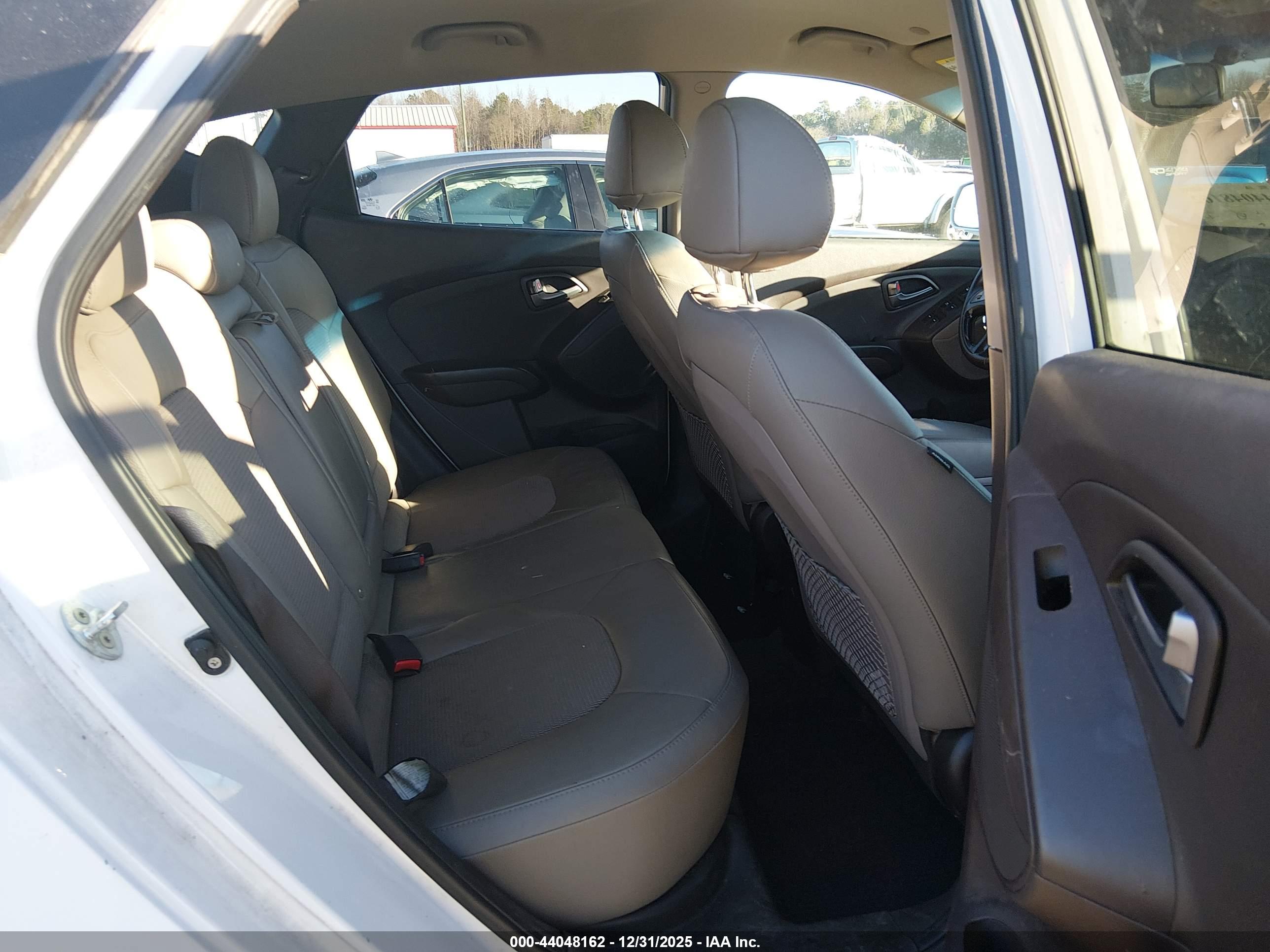 HYUNDAI TUCSON image 8