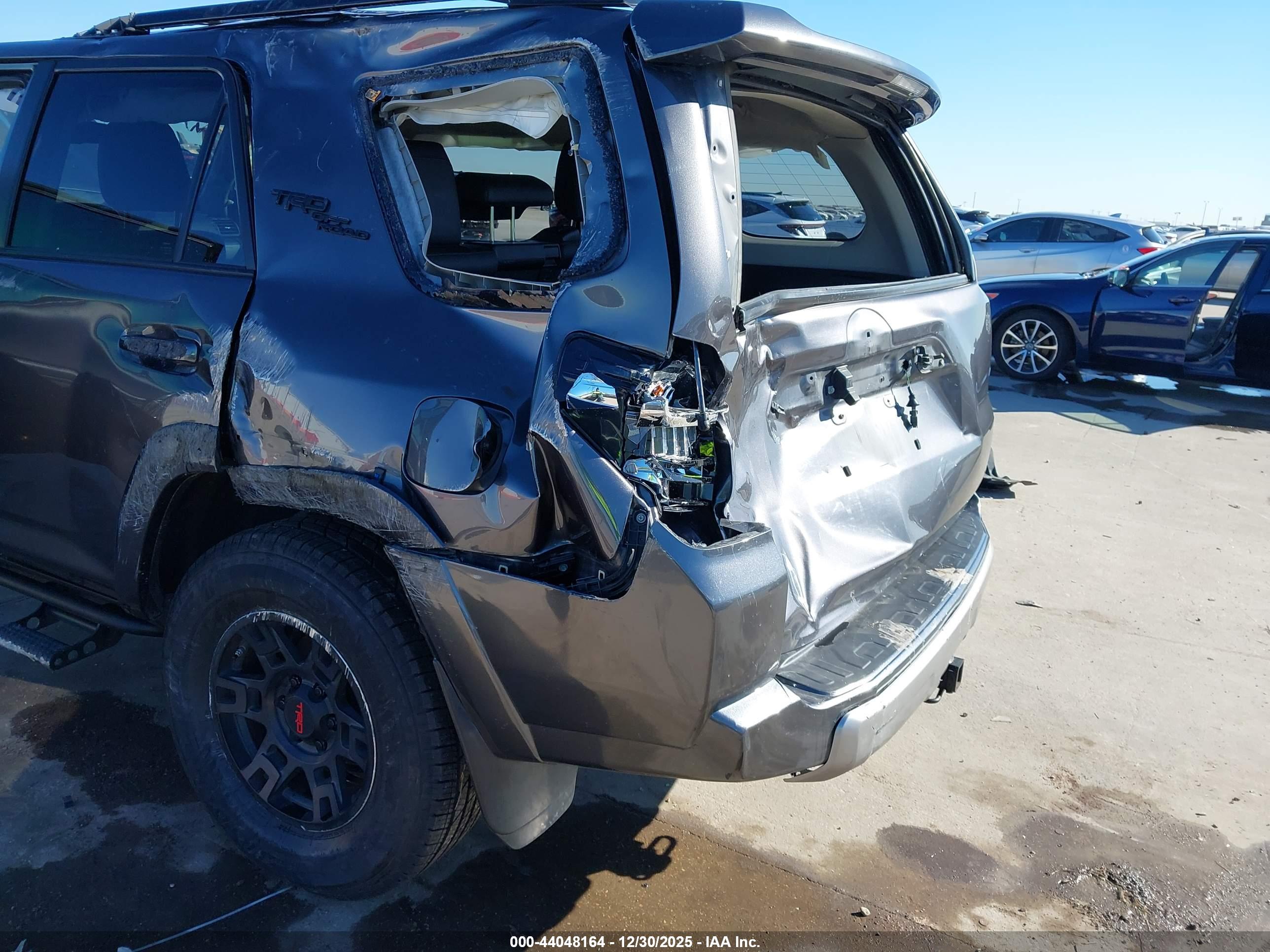 TOYOTA 4RUNNER image 6