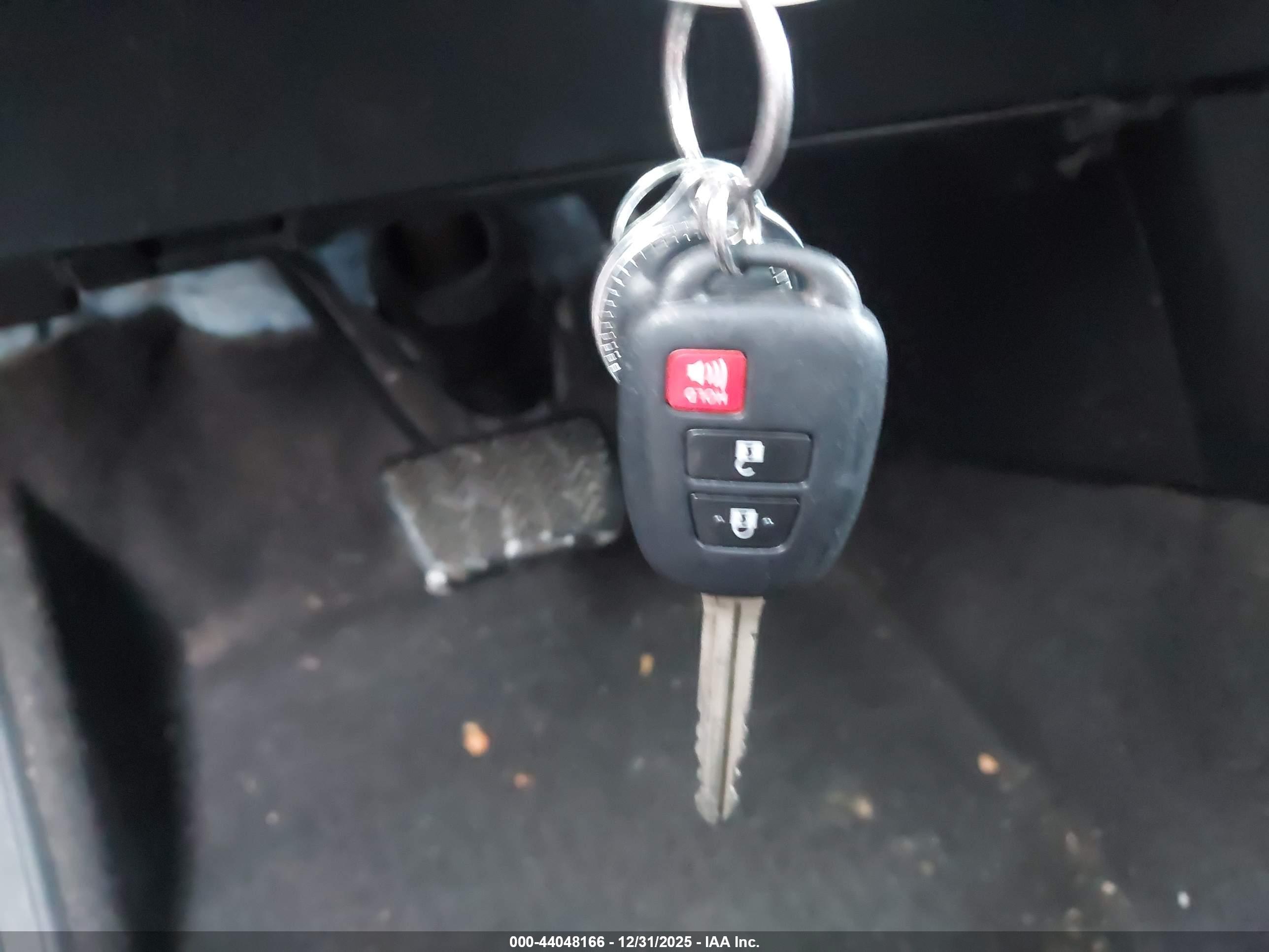 TOYOTA RAV4 image 11