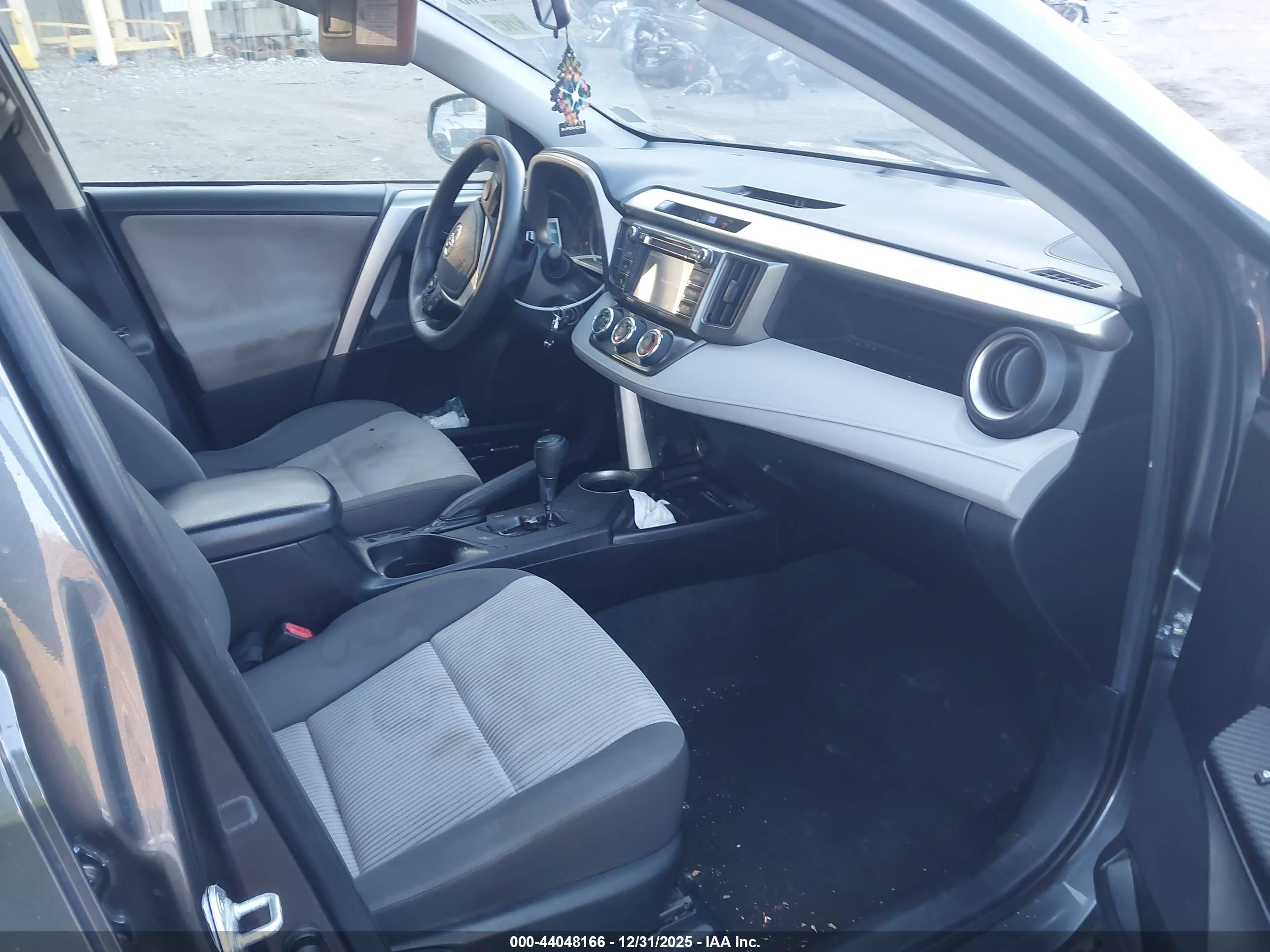 TOYOTA RAV4 image 5