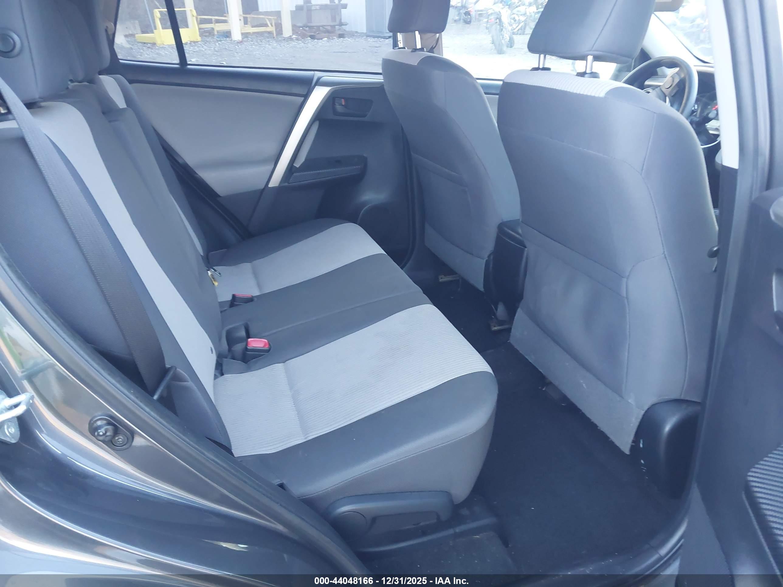 TOYOTA RAV4 image 8