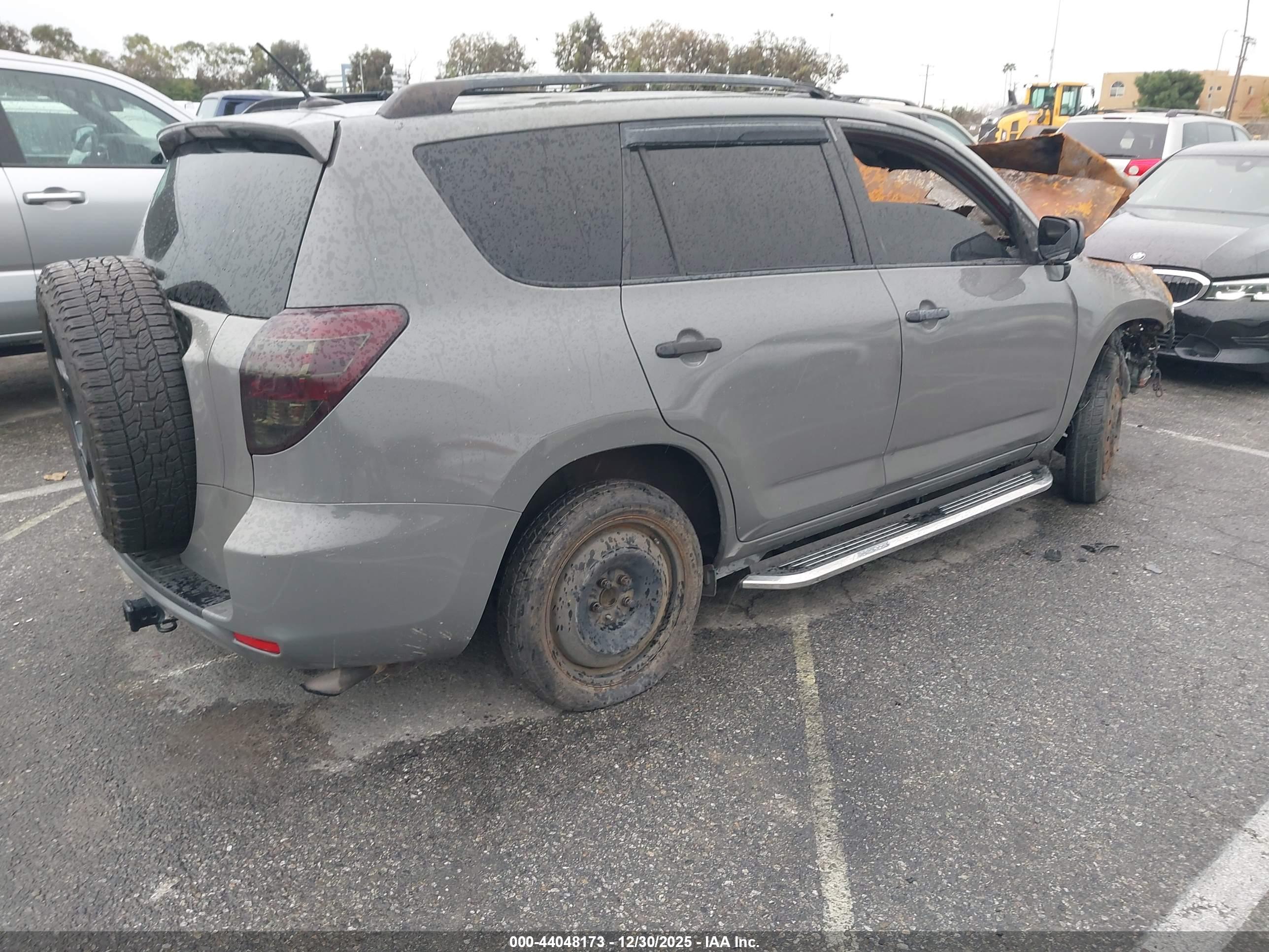 TOYOTA RAV4 image 4