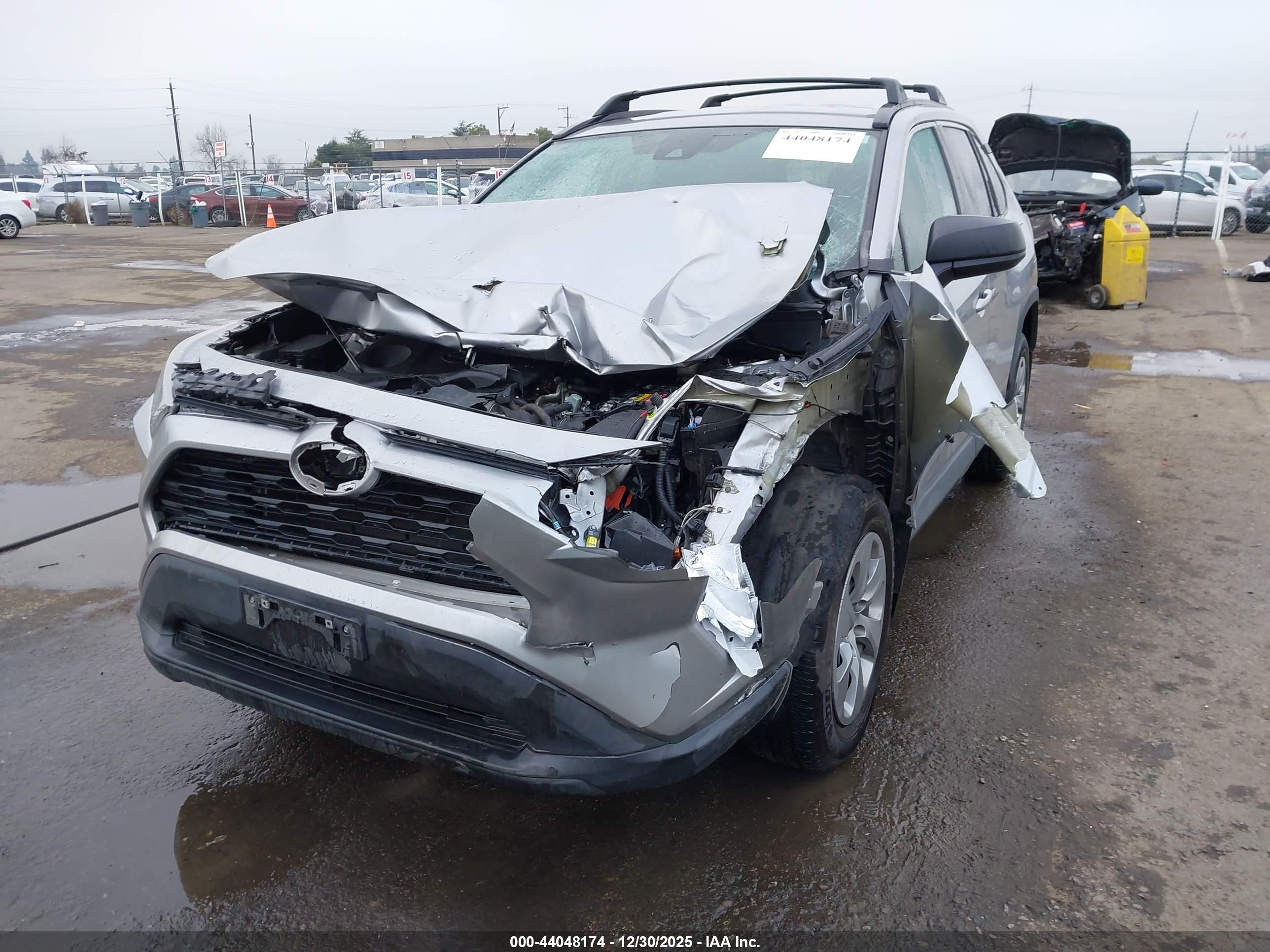 TOYOTA RAV4 image 2
