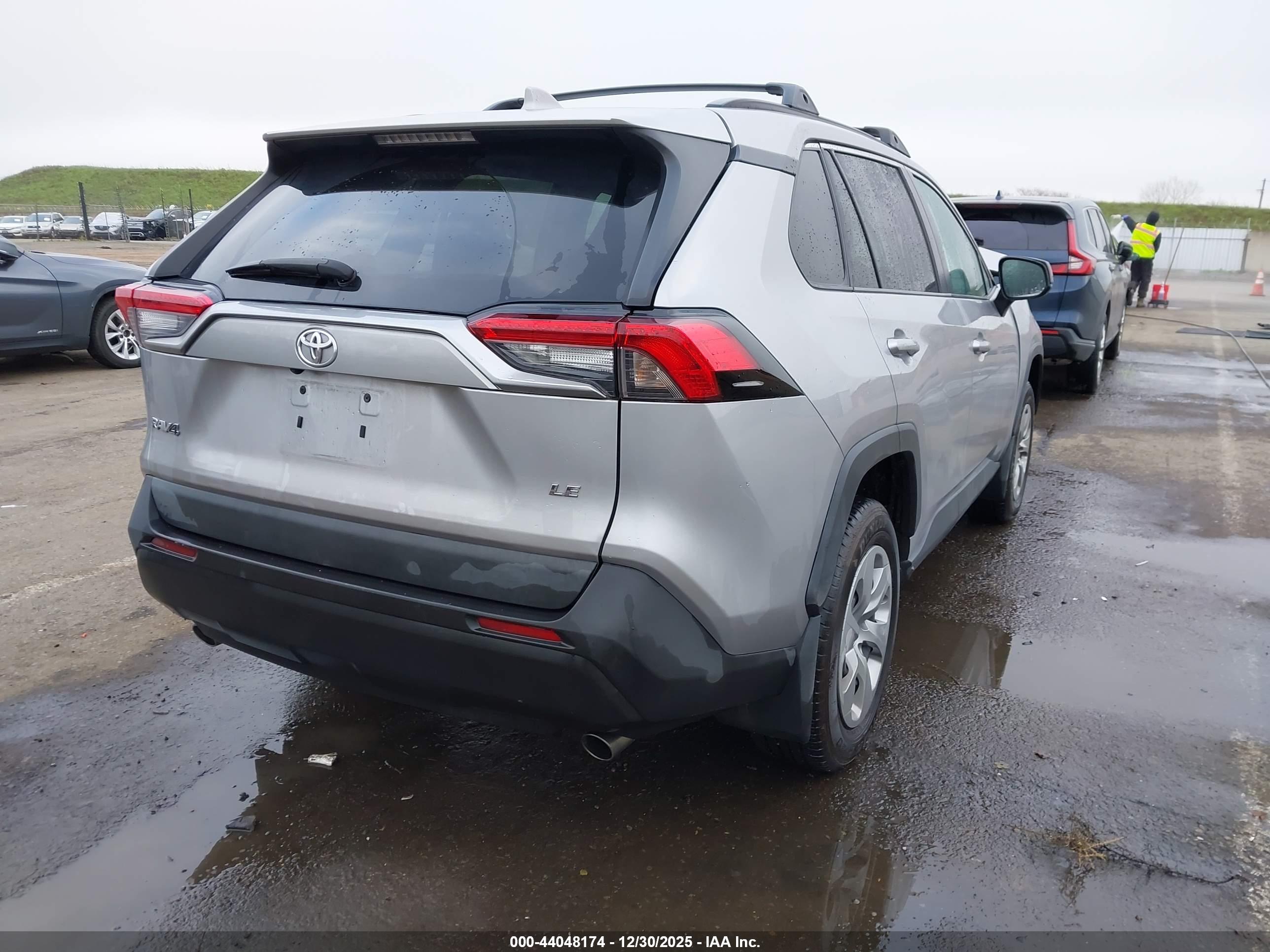 TOYOTA RAV4 image 4