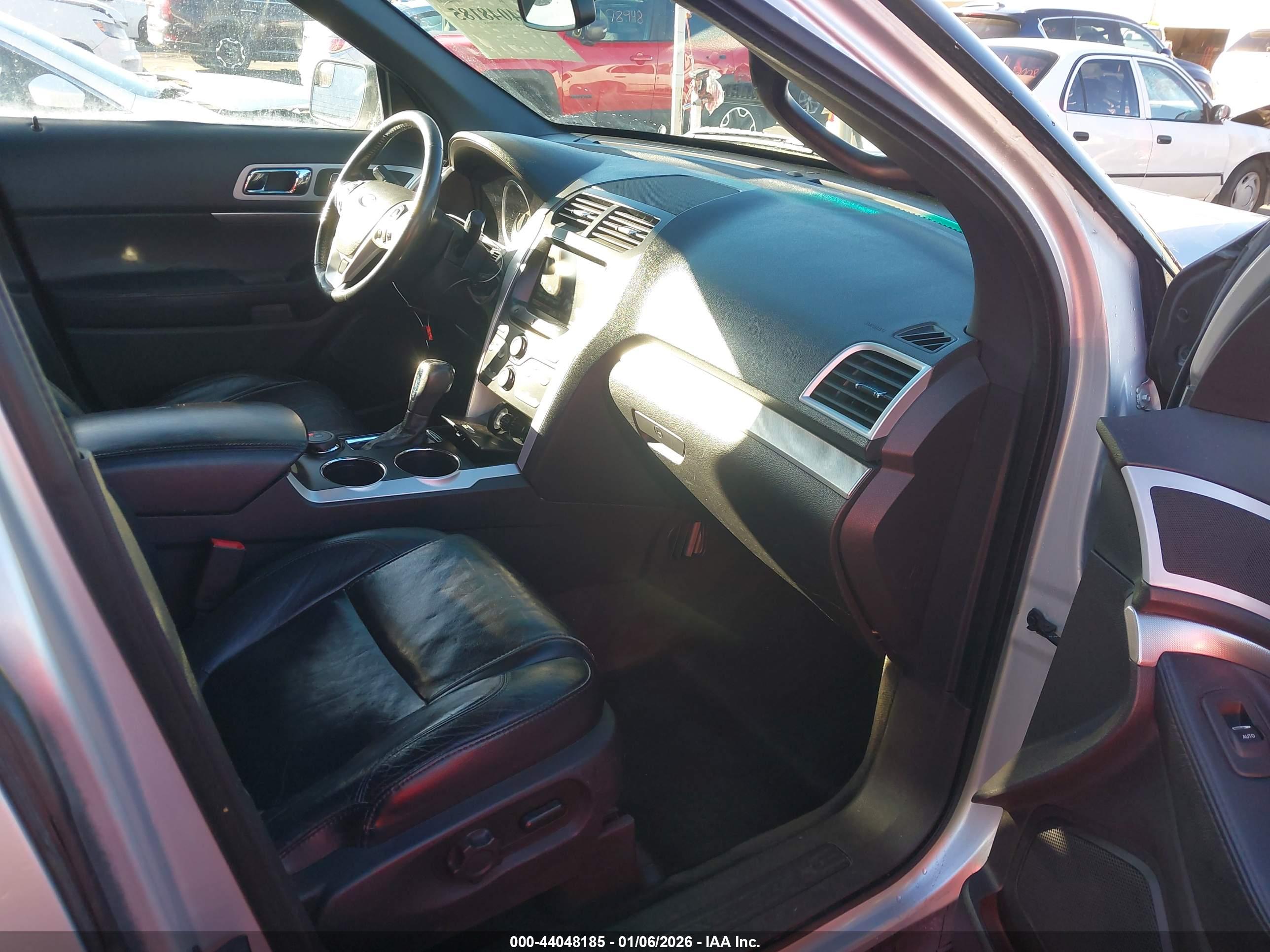FORD EXPLORER image 5